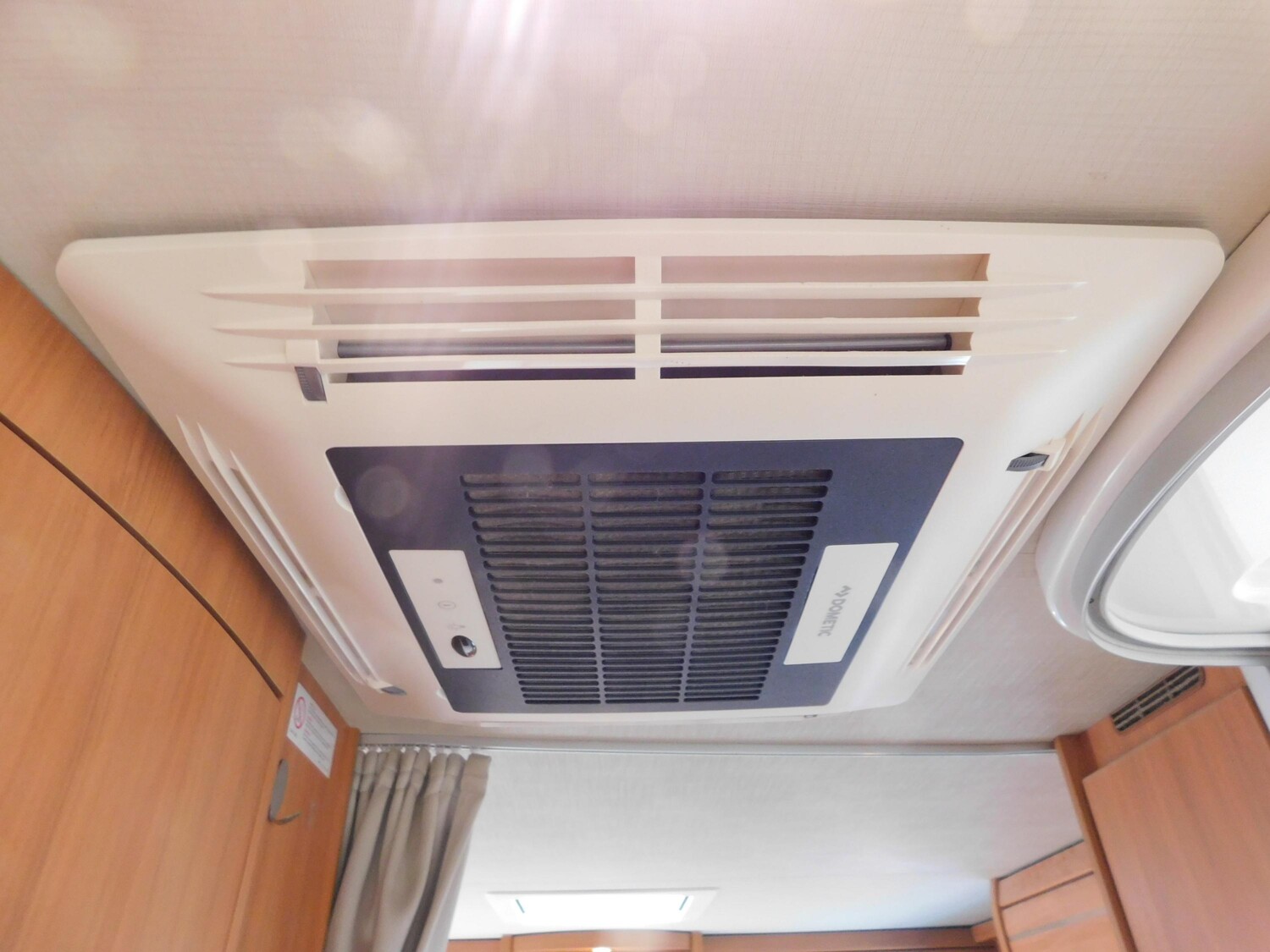 Hymer Tramp SL 704 HY4,Solar,Wechselrichter,Klima,AHK - Hymer Reisemobil 2017 - Bild 24 Hymer Tramp SL 704 HY4,Solar,Wechselrichter,Klima,AHK - Bild 24