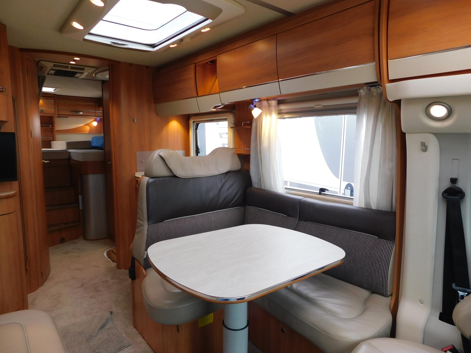 Hymer Tramp SL 704 HY4,Solar,Wechselrichter,Klima,AHK - Hymer Reisemobil 2017 - Bild 8 Hymer Tramp SL 704 HY4,Solar,Wechselrichter,Klima,AHK - Bild 8