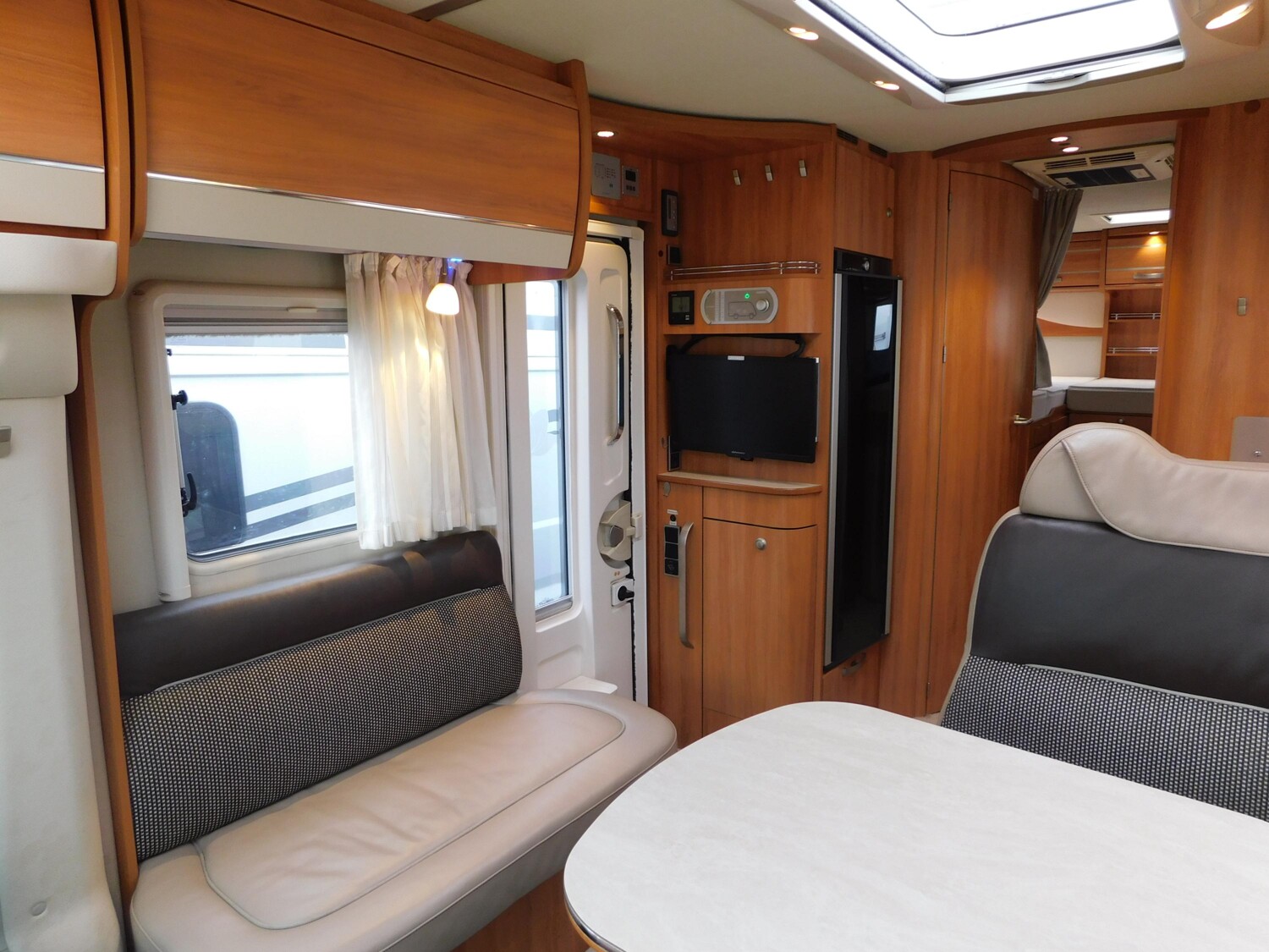 Hymer Tramp SL 704 HY4,Solar,Wechselrichter,Klima,AHK - Hymer Reisemobil 2017 - Bild 9 Hymer Tramp SL 704 HY4,Solar,Wechselrichter,Klima,AHK - Bild 9