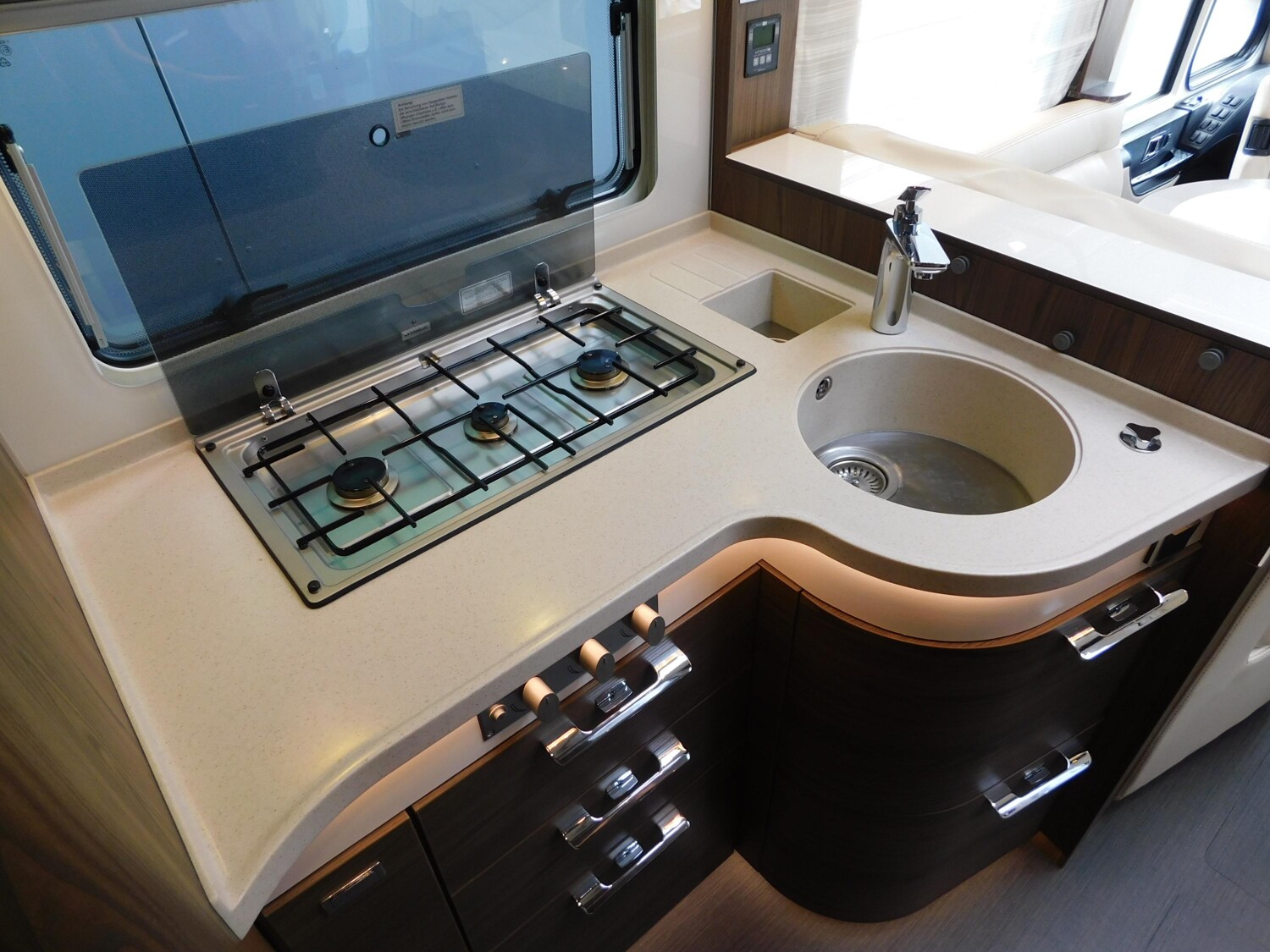 Hymer B-Klasse SL 704 600Ah Lithium, Hubstützen, ALDE - Bild 13