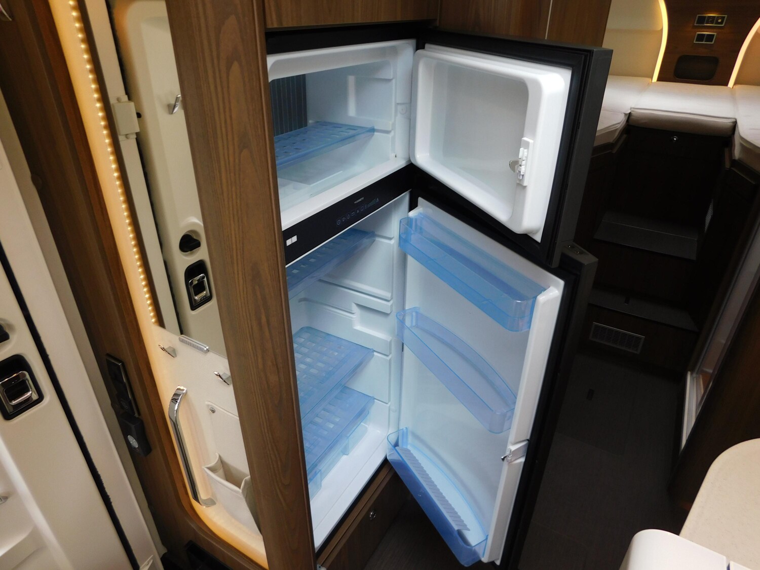 Hymer B-Klasse SL 704 600Ah Lithium, Hubstützen, ALDE - Bild 14