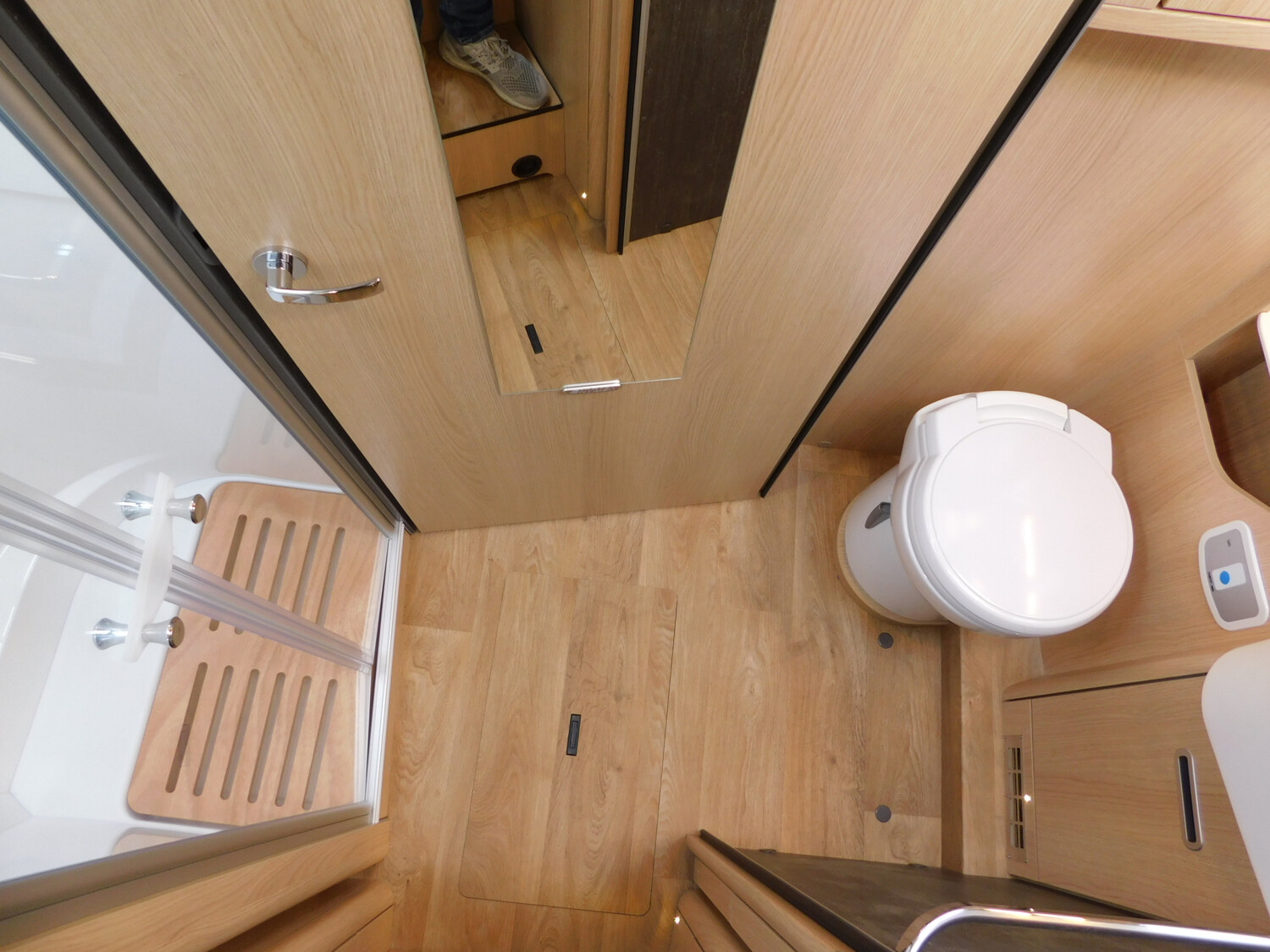 Hymer B-Klasse ML I 780 HY4, Klima, Backofen, Leder - Bild 15