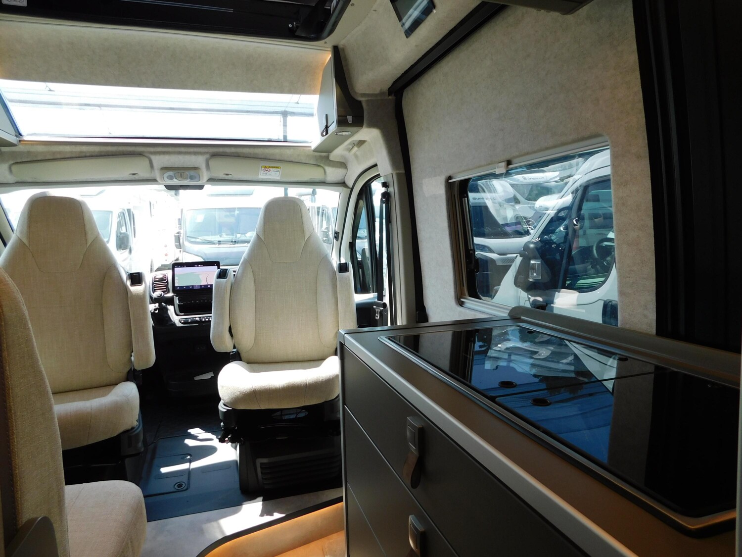 Hymer Grand Canyon Fiat Dieselheizung, Aufstelldach - Bild 10