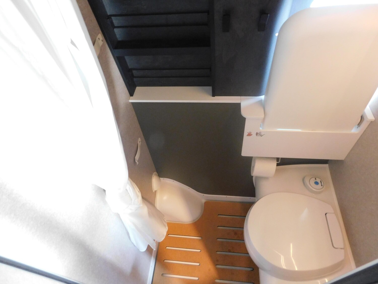 Hymer Grand Canyon S CrossOver 600 Seilwinde, Stützen - Bild 12