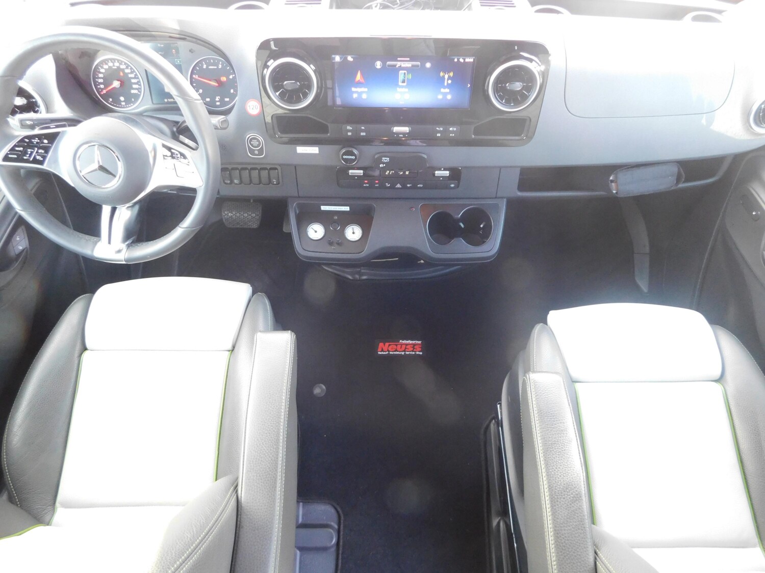 Hymer Grand Canyon S CrossOver 600 Seilwinde, Stützen - Bild 13