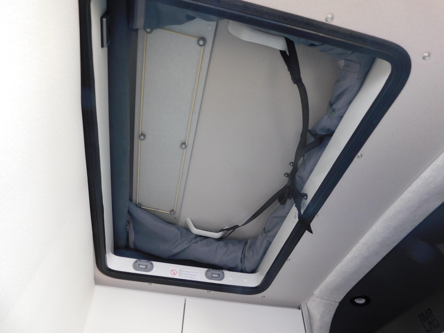 Hymer Grand Canyon S CrossOver 600 Seilwinde, Stützen - Bild 15