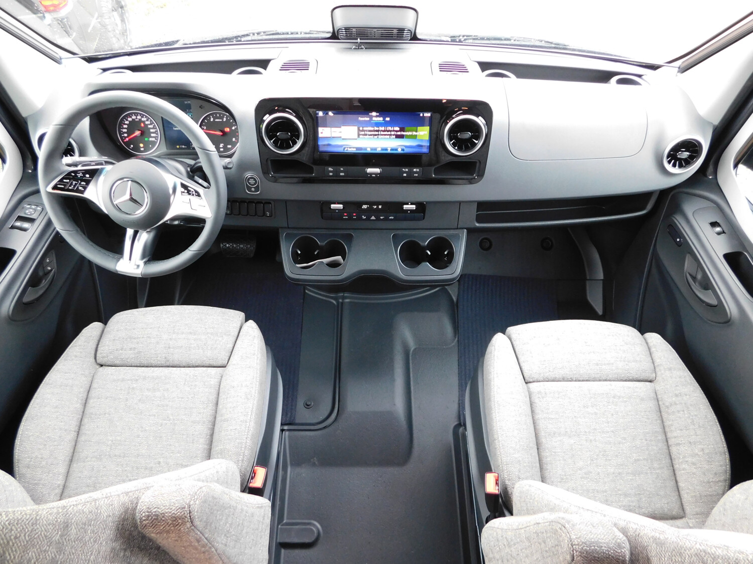 Hymer Grand Canyon S Xperience Winter+Autarkpaket, AHK - Bild 6