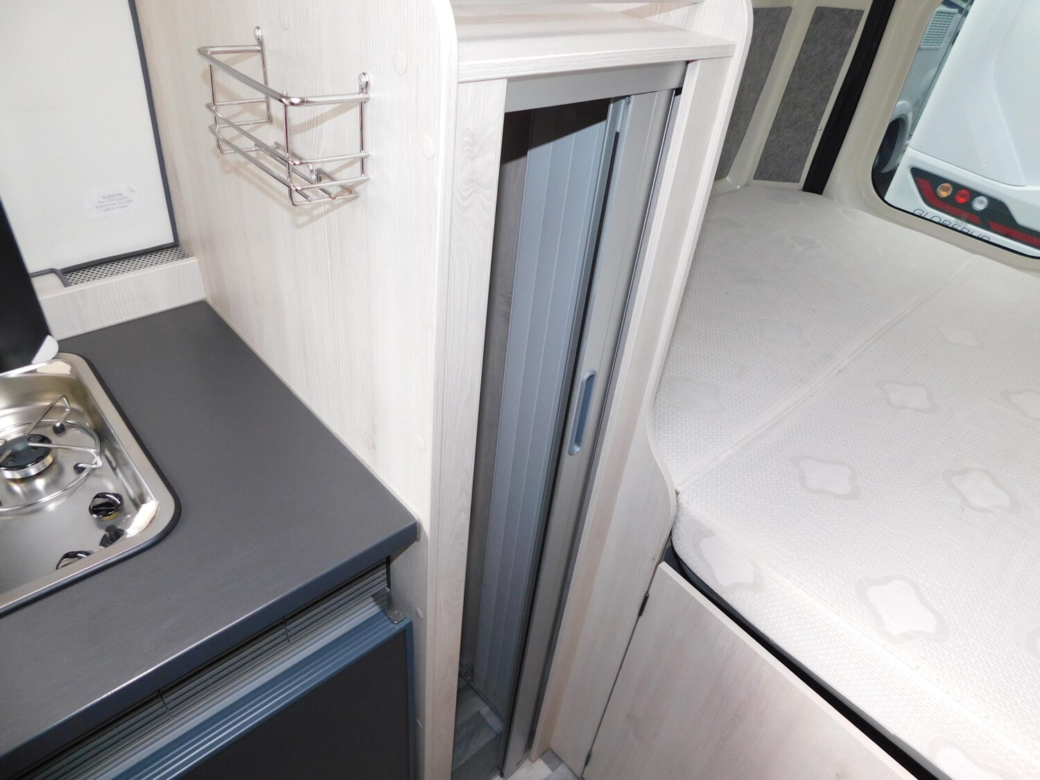 Karmann Dexter 580 Trend 300Ah Lithium,Trenntoilette,AHK - Karmann Reisemobil 2018 - Bild 13 Karmann Dexter 580 Trend 300Ah Lithium,Trenntoilette,AHK - Bild 13