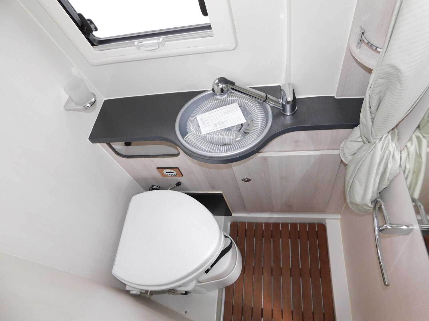 Karmann Dexter 580 Trend 300Ah Lithium,Trenntoilette,AHK - Karmann Reisemobil 2018 - Bild 16 Karmann Dexter 580 Trend 300Ah Lithium,Trenntoilette,AHK - Bild 16