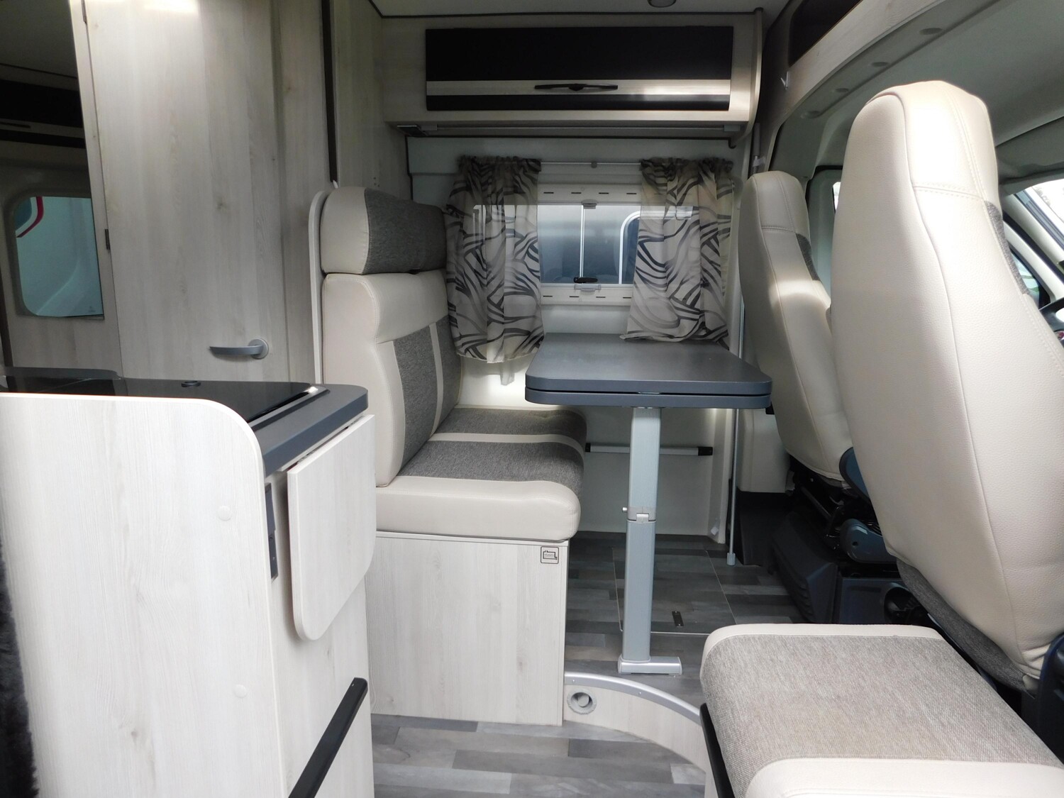 Karmann Dexter 580 Trend 300Ah Lithium,Trenntoilette,AHK - Karmann Reisemobil 2018 - Bild 5 Karmann Dexter 580 Trend 300Ah Lithium,Trenntoilette,AHK - Bild 5