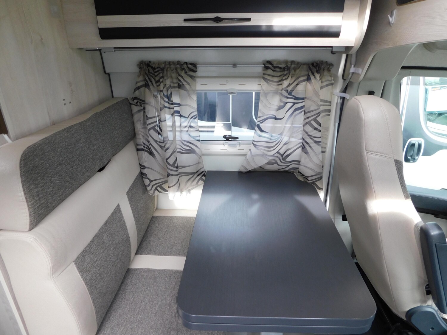 Karmann Dexter 580 Trend 300Ah Lithium,Trenntoilette,AHK - Karmann Reisemobil 2018 - Bild 7 Karmann Dexter 580 Trend 300Ah Lithium,Trenntoilette,AHK - Bild 7