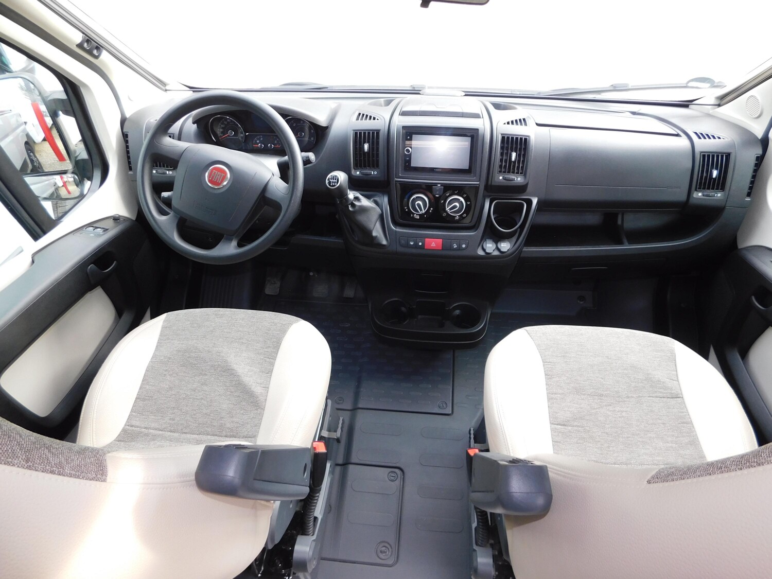 Karmann Dexter 580 Trend 300Ah Lithium,Trenntoilette,AHK - Karmann Reisemobil 2018 - Bild 9 Karmann Dexter 580 Trend 300Ah Lithium,Trenntoilette,AHK - Bild 9