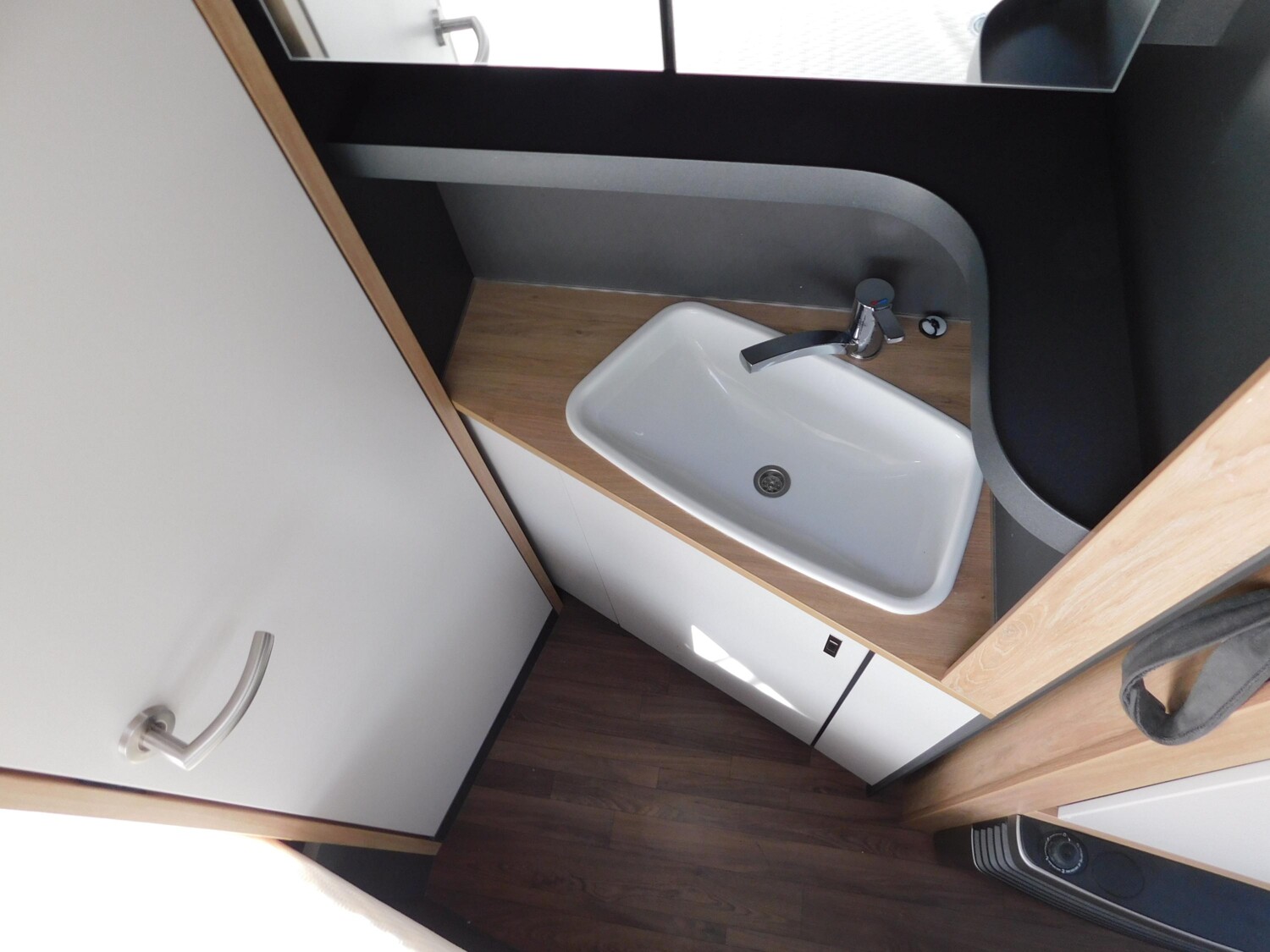 Knaus Sport 450 FU Mover, Fahrradträger, TV-Halter - Bild 10