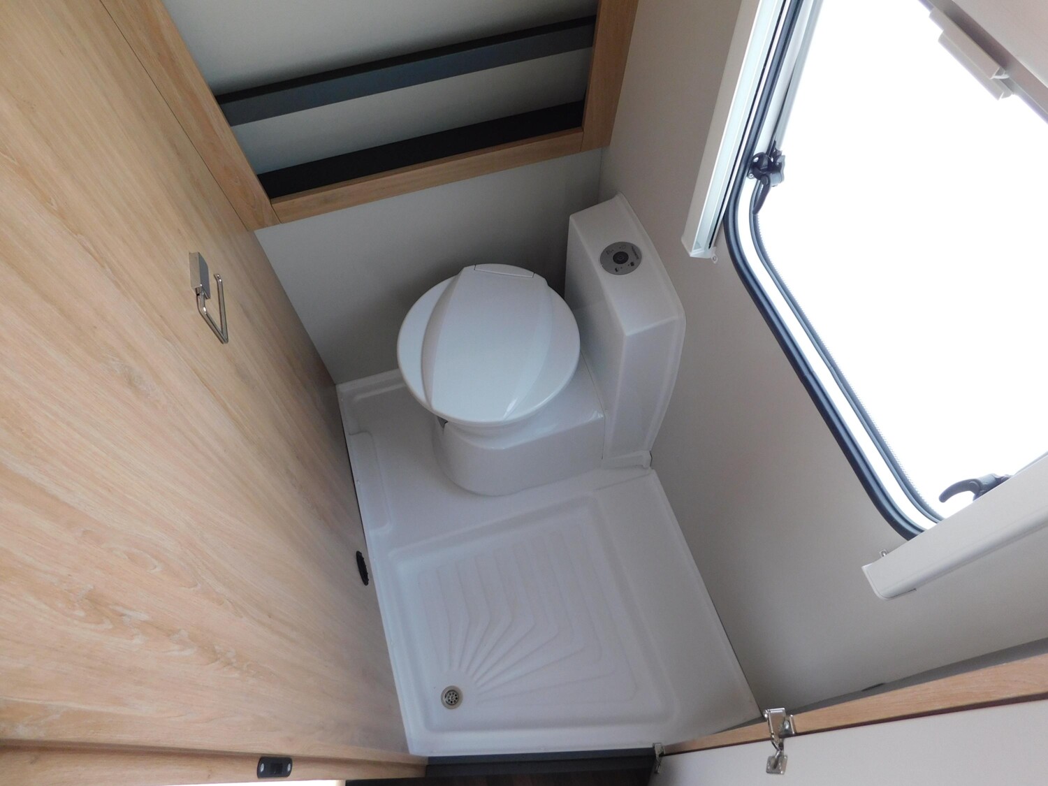 Knaus Sport 450 FU Mover, Fahrradträger, TV-Halter - Bild 11
