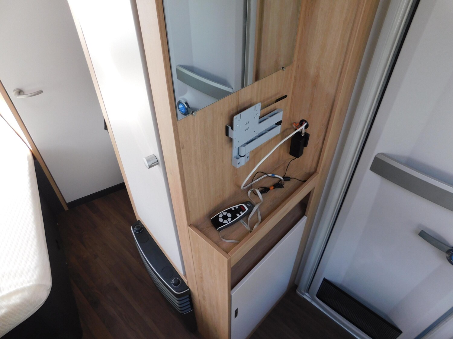 Knaus Sport 450 FU Mover, Fahrradträger, TV-Halter - Bild 12