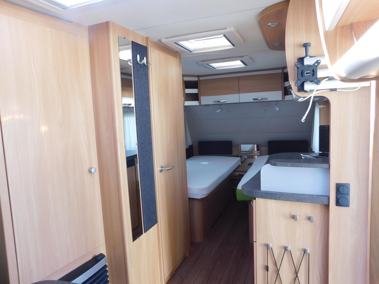 Knaus Südwind 460 EU Silver Edition Mover, Radio, uvm. - Bild 11