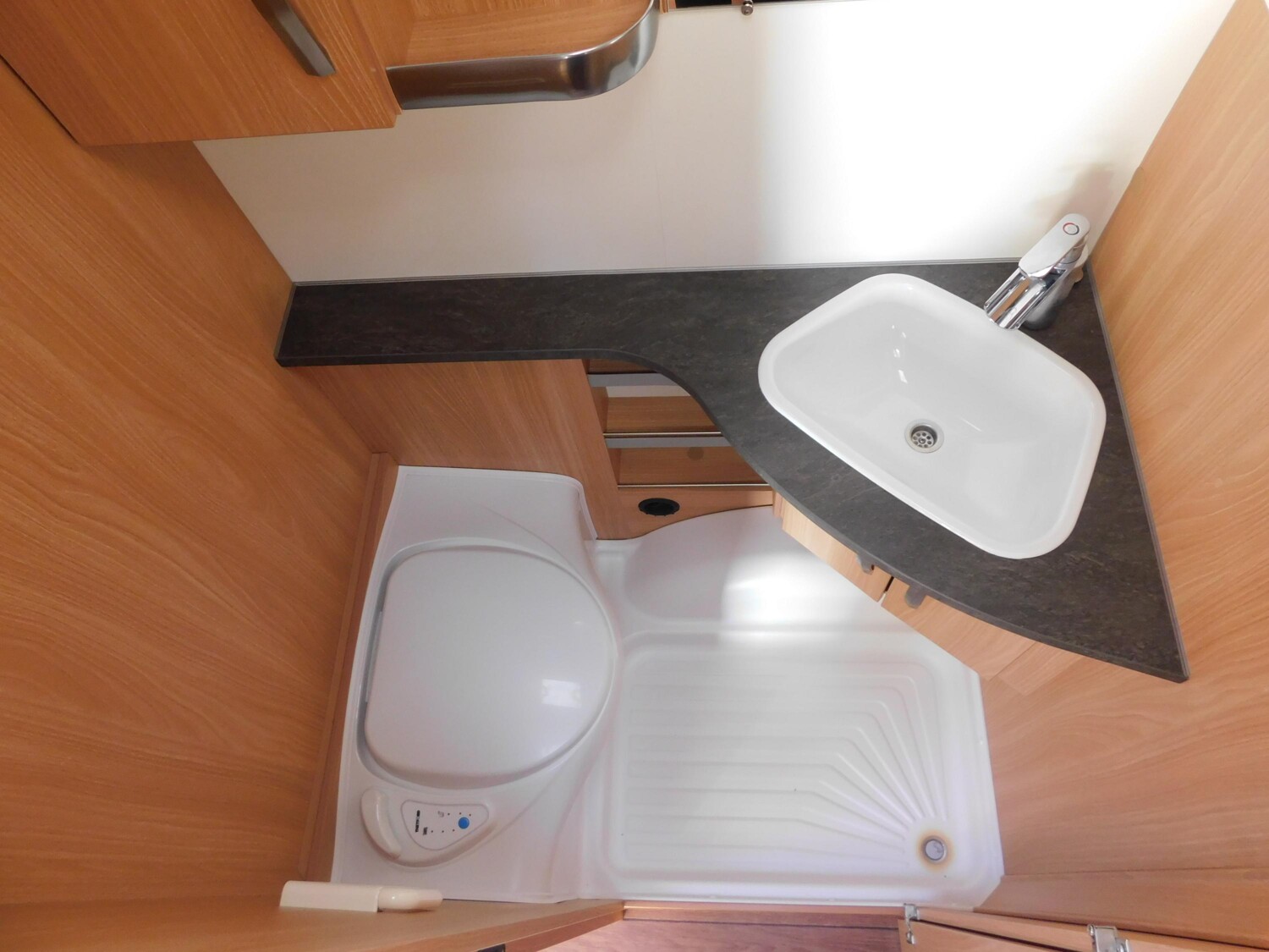 Knaus Südwind 460 EU Silver Edition Mover, Radio, uvm. - Bild 13