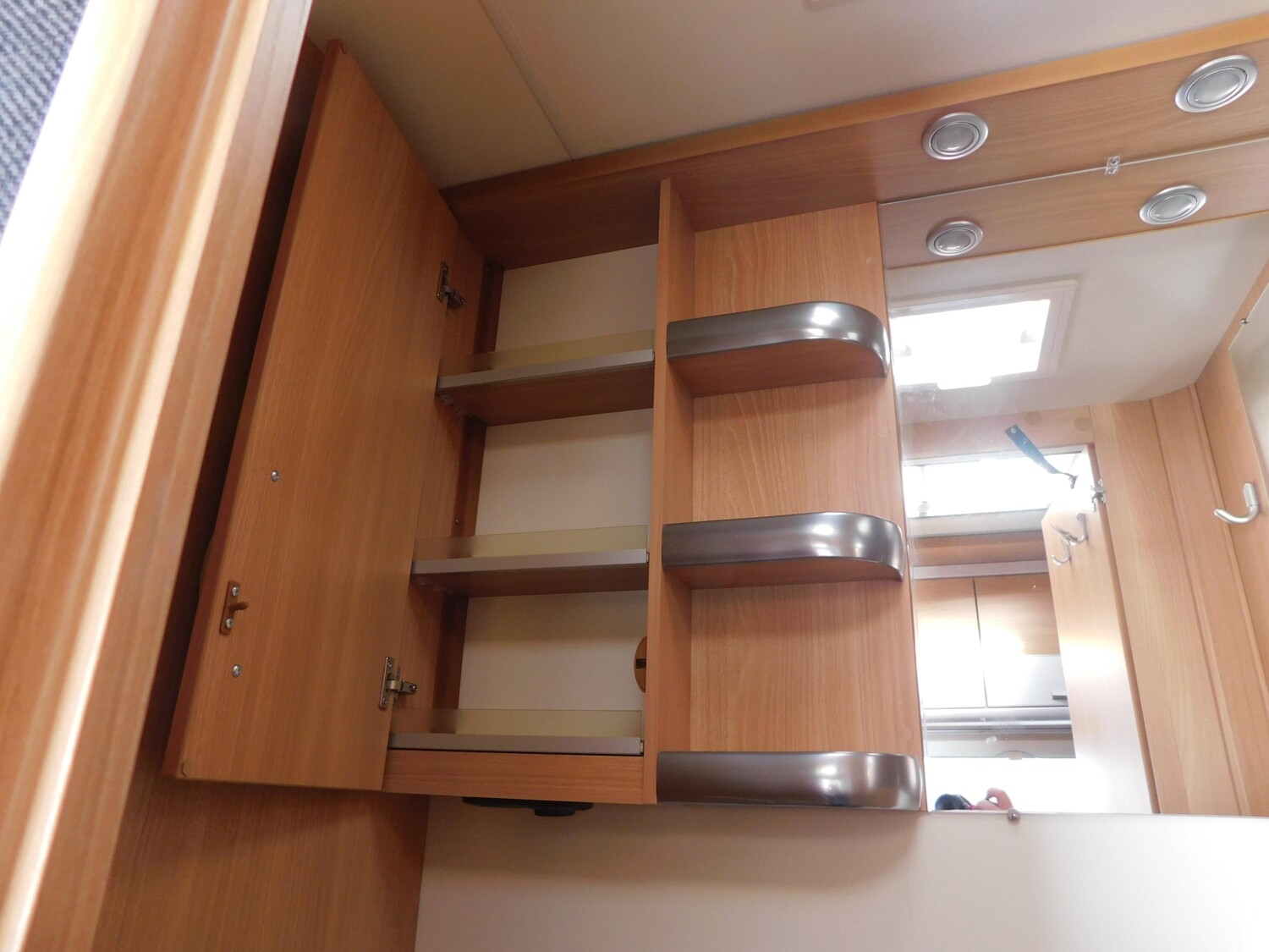 Knaus Südwind 460 EU Silver Edition Mover, Radio, uvm. - Bild 14