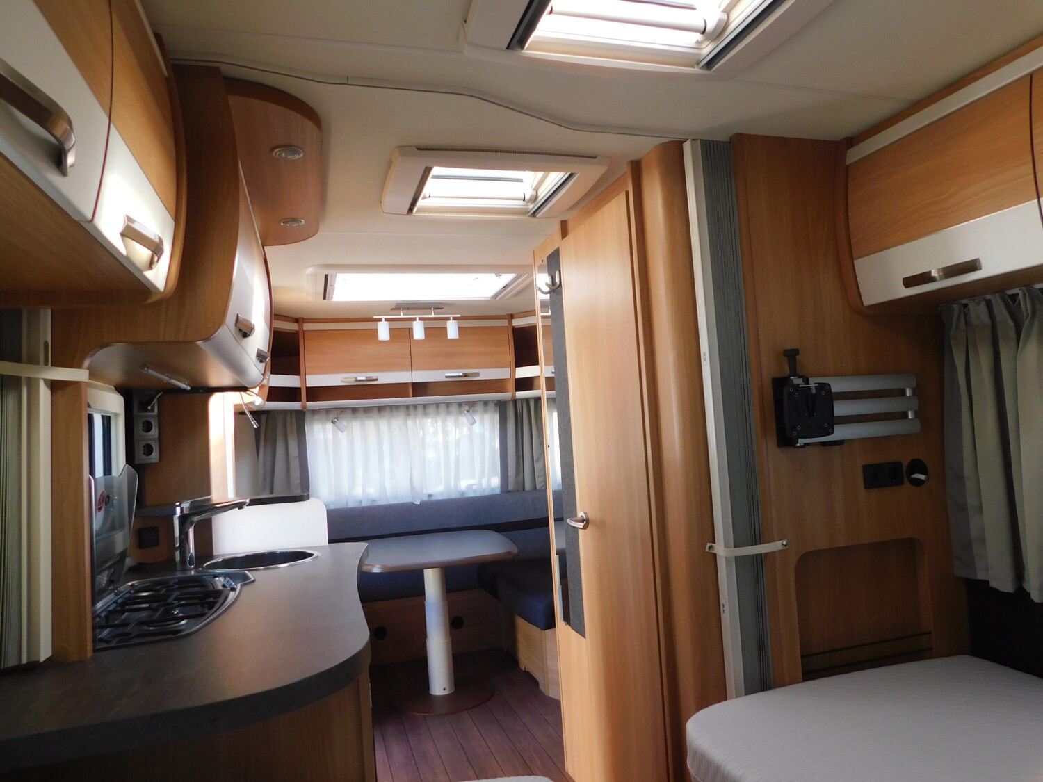 Knaus Südwind 460 EU Silver Edition Mover, Radio, uvm. - Bild 9