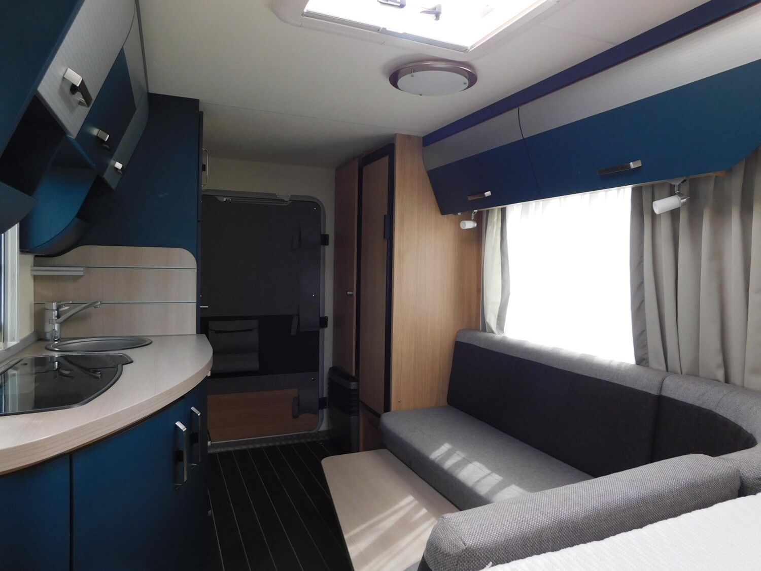 Knaus Sport & Fun 480 QL Auffahrrampe+1.700kg+TV-Halt. - Bild 7