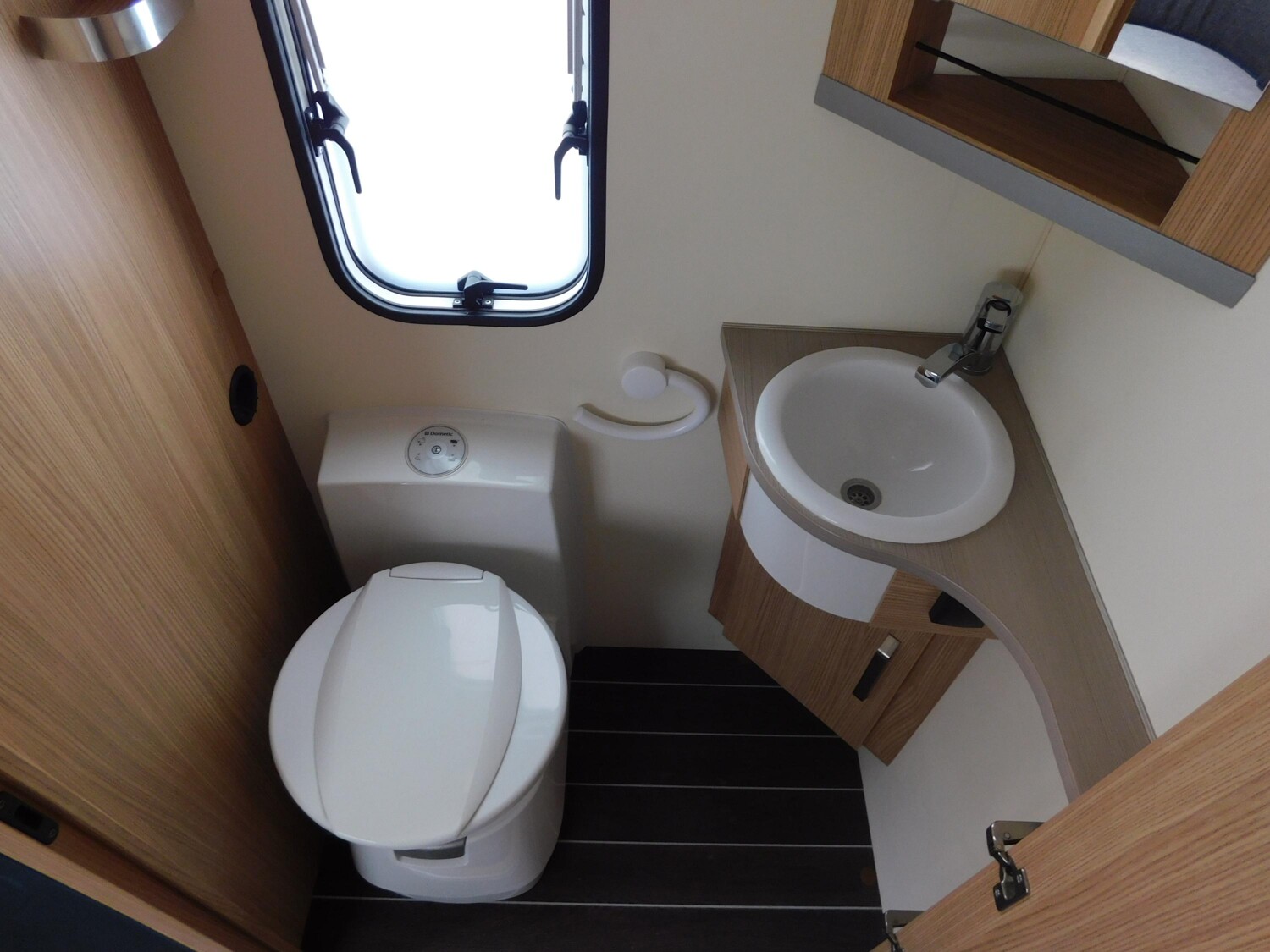 Knaus Sport & Fun 480 QL Auffahrrampe+1.700kg+TV-Halt. - Bild 9