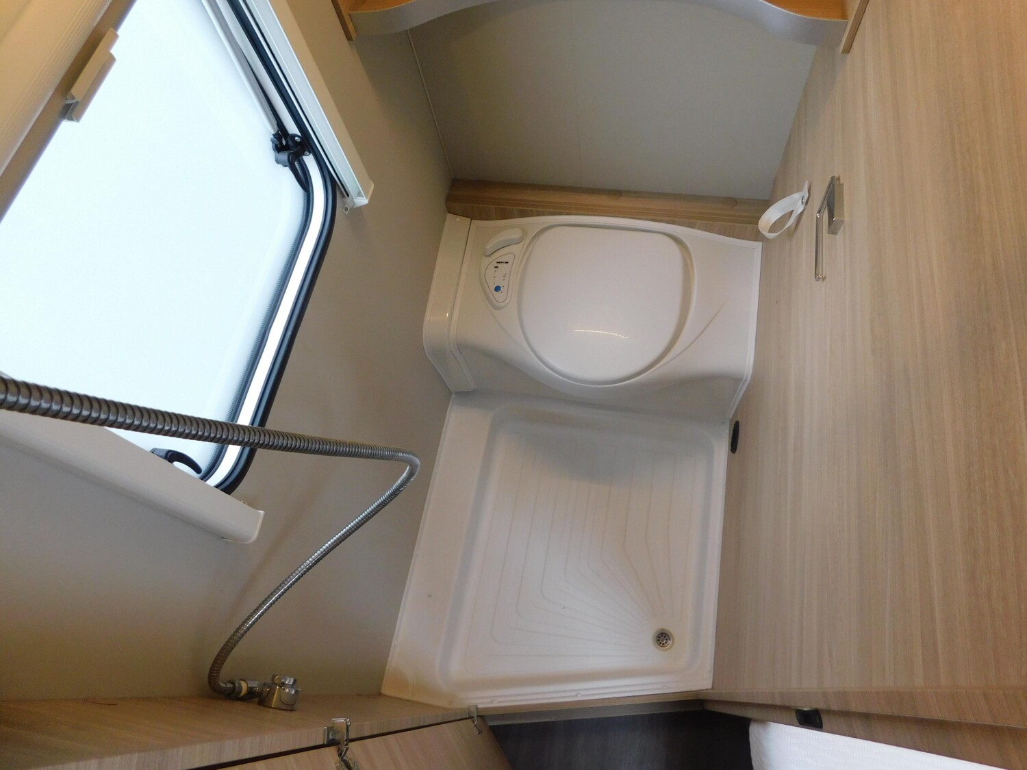 Knaus Südwind 500 UF Mover, Klima, Fußbodenheizung - Bild 11