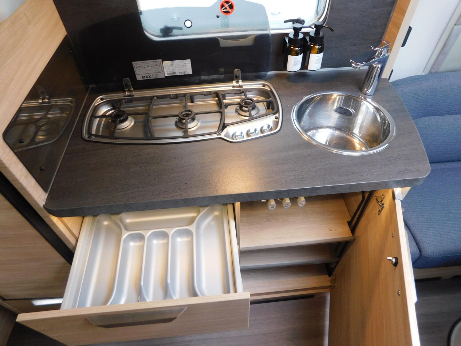 Knaus Südwind 500 UF Mover, Klima, Fußbodenheizung - Bild 12