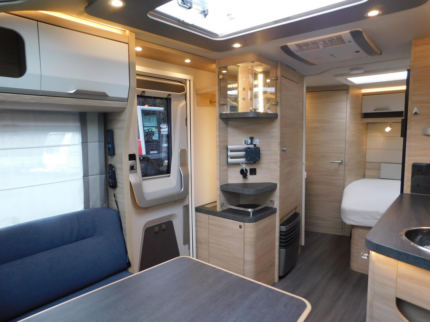 Knaus Südwind 500 UF Mover, Klima, Fußbodenheizung - Bild 6