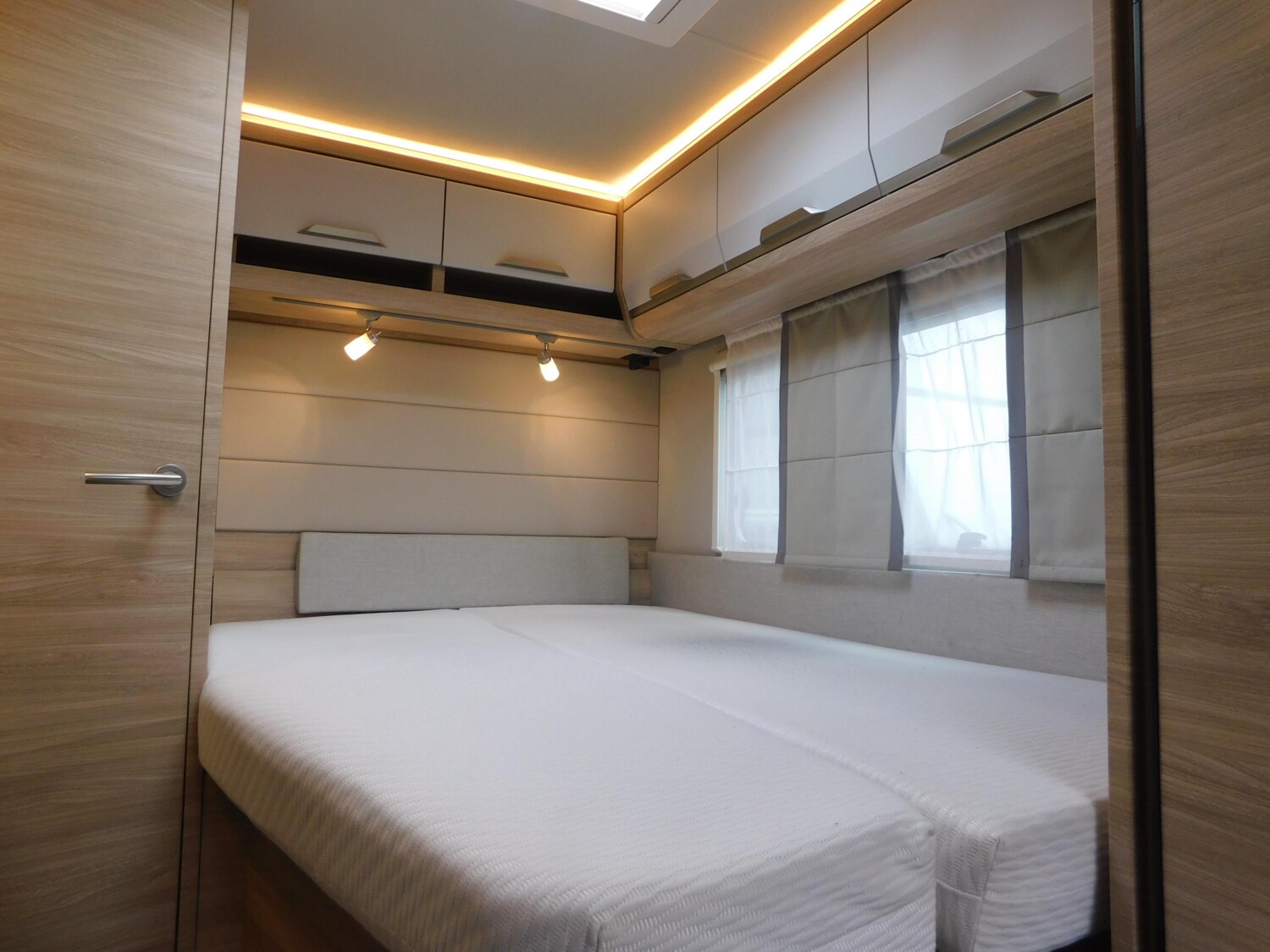 Knaus Südwind 500 UF Mover, Klima, Fußbodenheizung - Bild 9