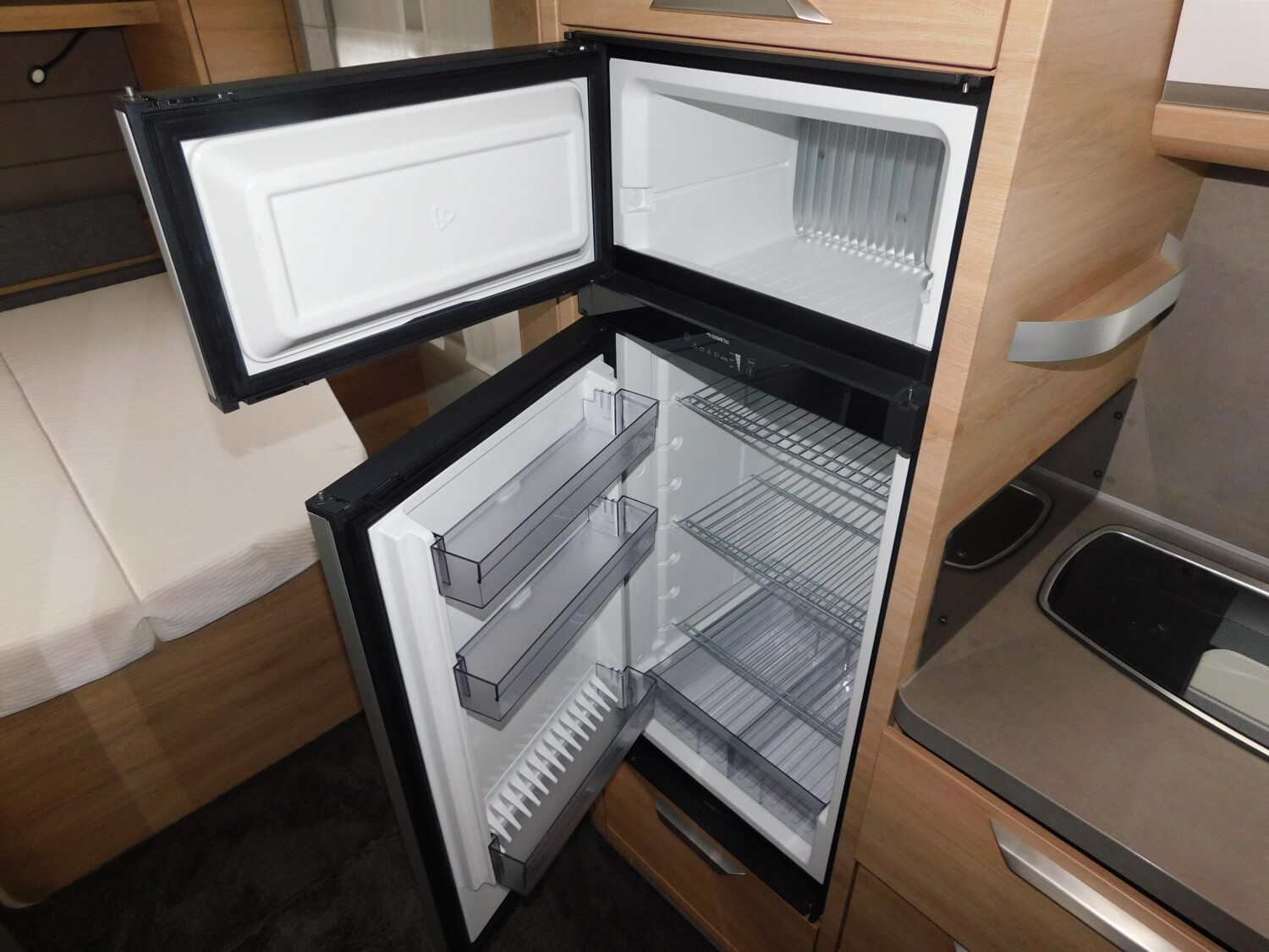 Knaus Südwind 60 YEARS 650 UX 60-Years, Mover, Markise - Bild 11