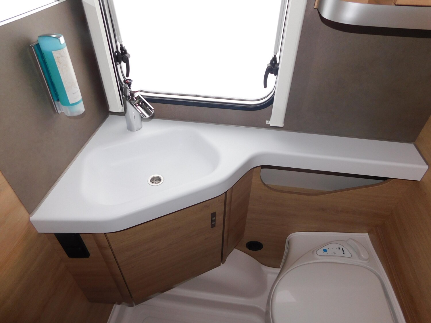 Knaus Südwind 60 YEARS 650 UX 60-Years, Mover, Markise - Bild 17