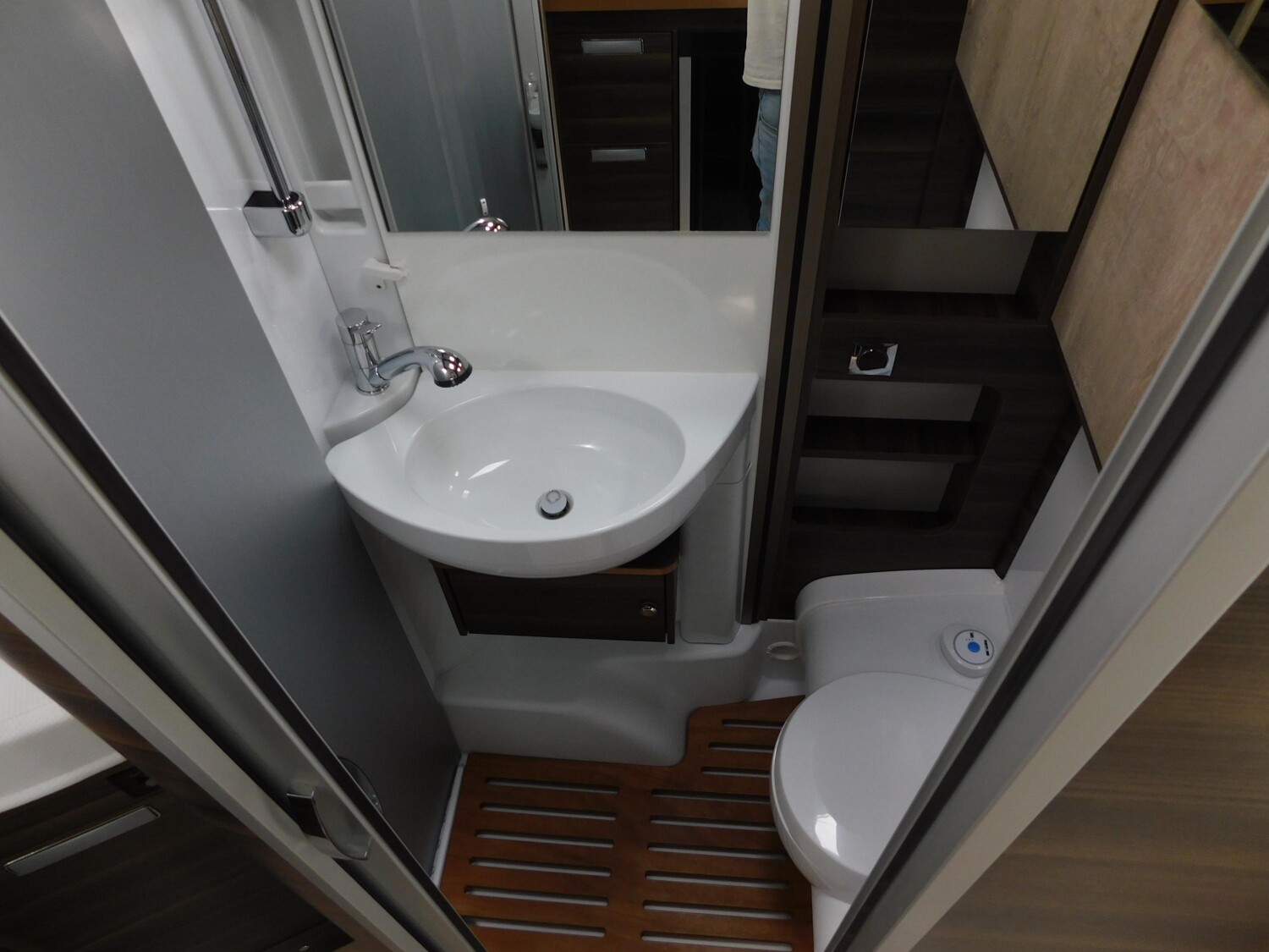 Laika Ecovip L 2009 200AhLithium+Wechselrichter+Solar+ - Bild 14