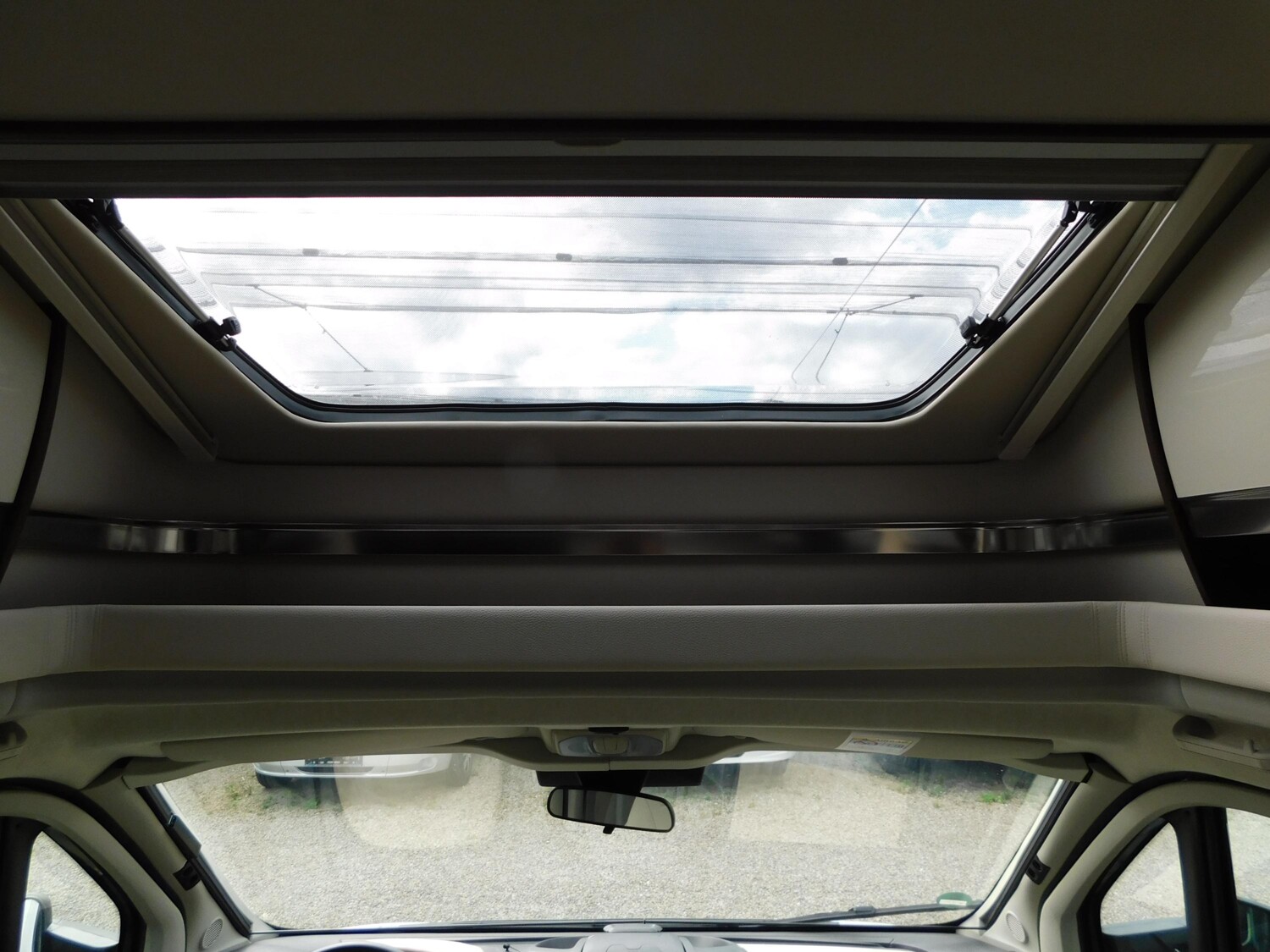 Laika Ecovip L 2009 200AhLithium+Wechselrichter+Solar+ - Bild 7