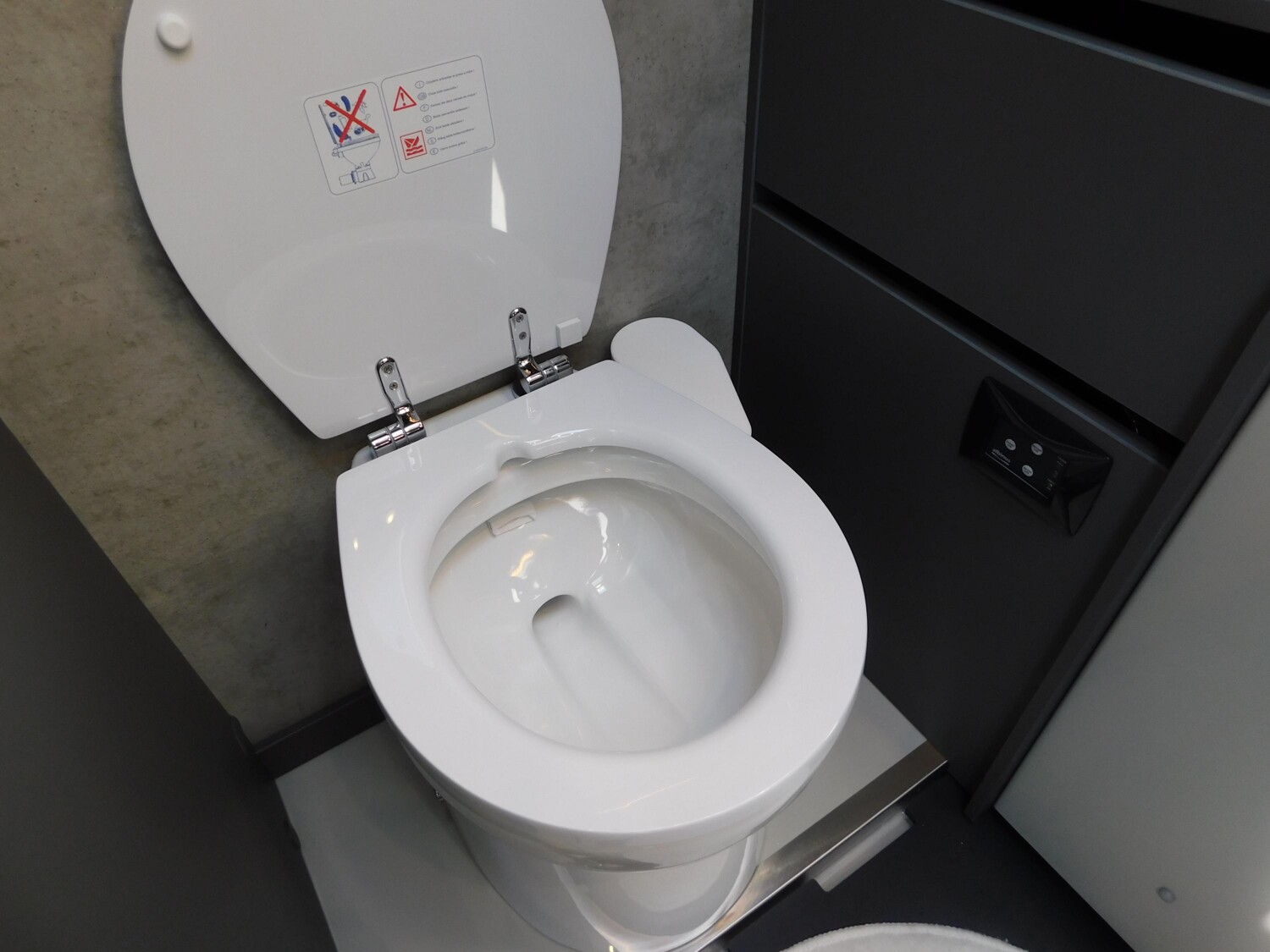 Niesmann-Bischoff iSmove 6.9 E Festtank-Toilette, Gastank, Hubbett - Bild 18