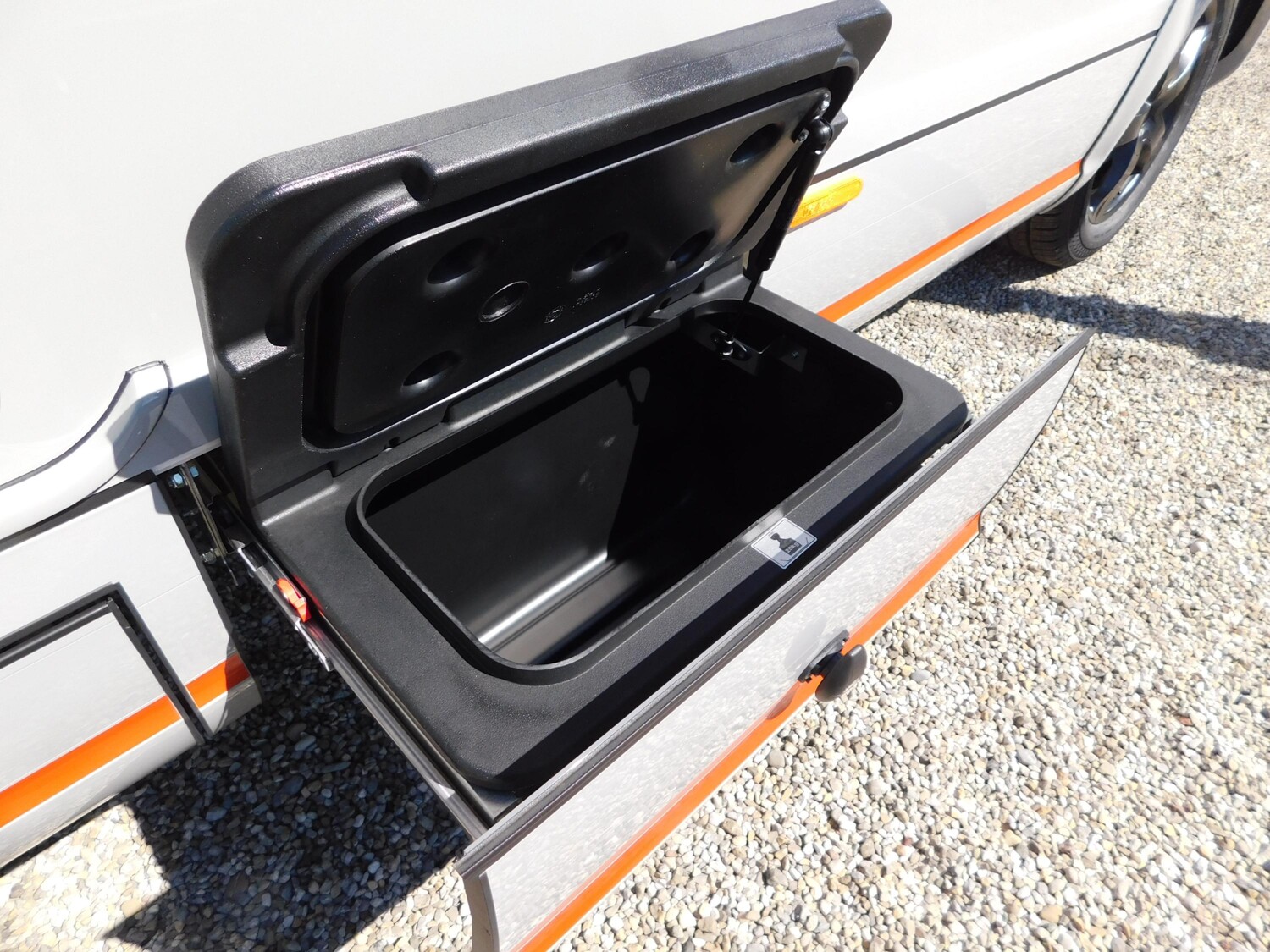Niesmann-Bischoff iSmove 6.9 E Festtank-Toilette, Gastank, Hubbett - Bild 26