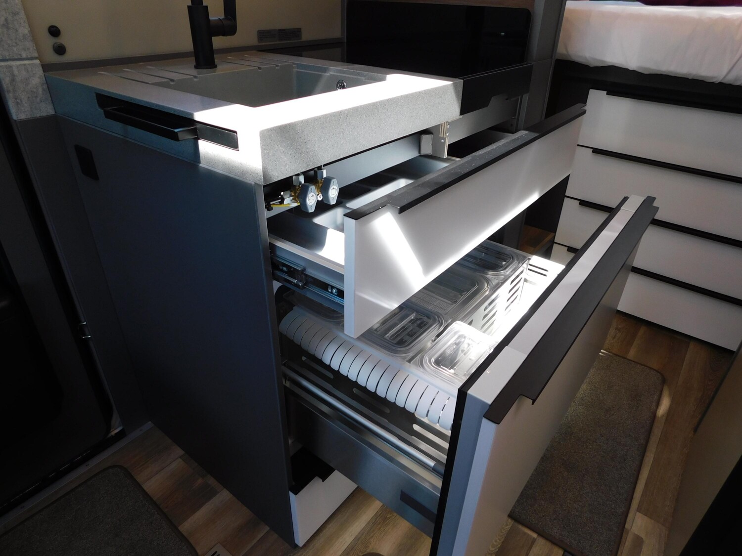 Niesmann-Bischoff iSmove 7.3 F OHNE Hubbett, 2xTV, Dachventilator - Bild 18