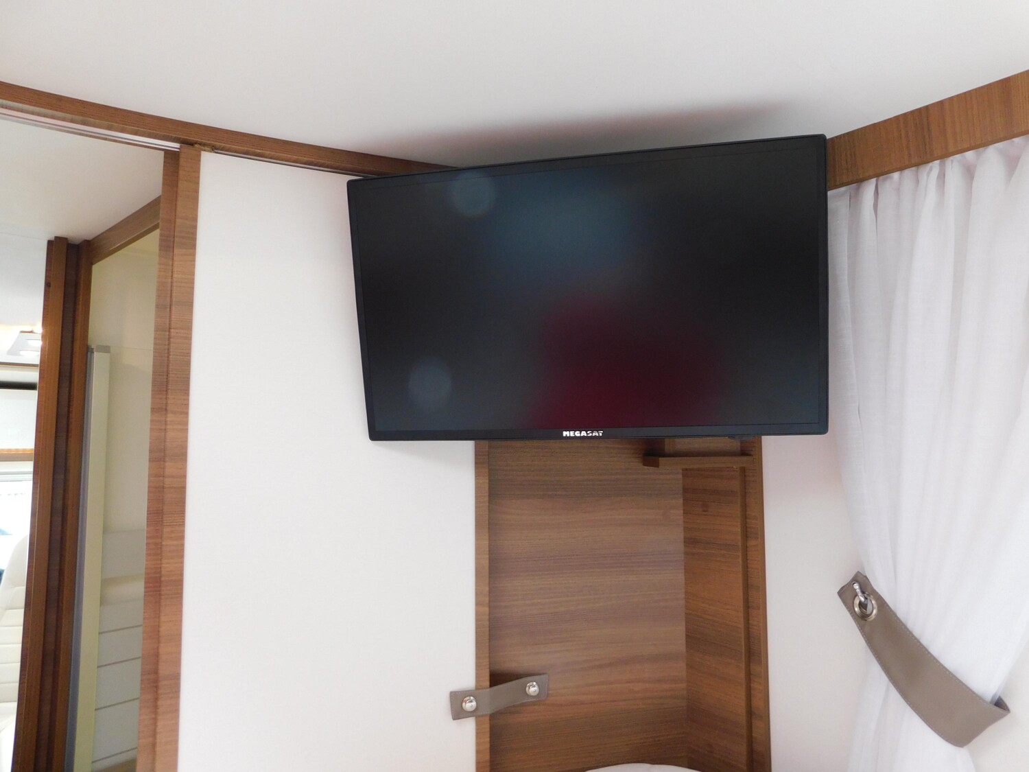 Rapido Serie M 66 Hubstützen, Bugschränke, 2xTV, Klima - Bild 16