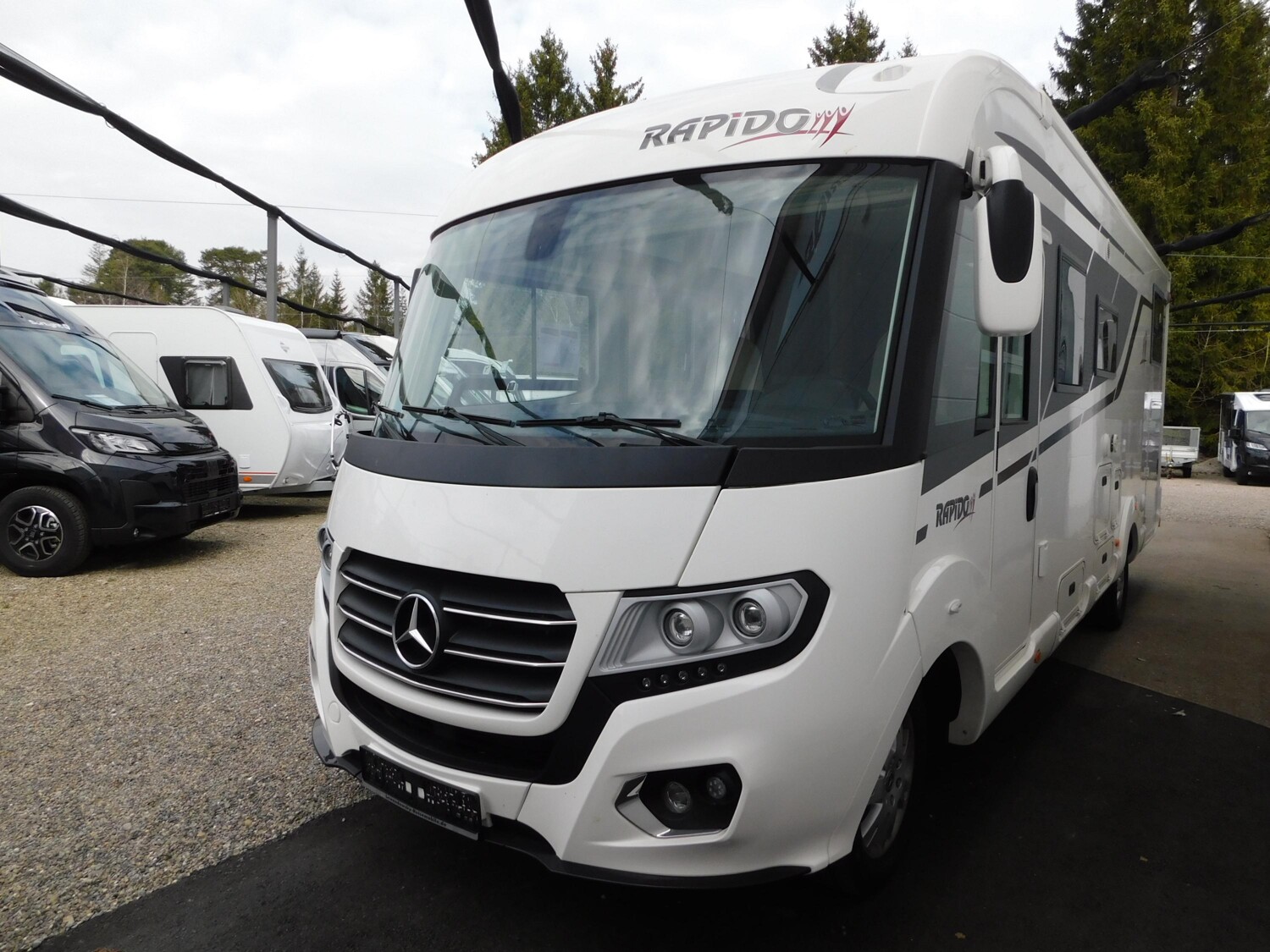 Rapido Serie M 66 Hubstützen, Bugschränke, 2xTV, Klima - Bild 2