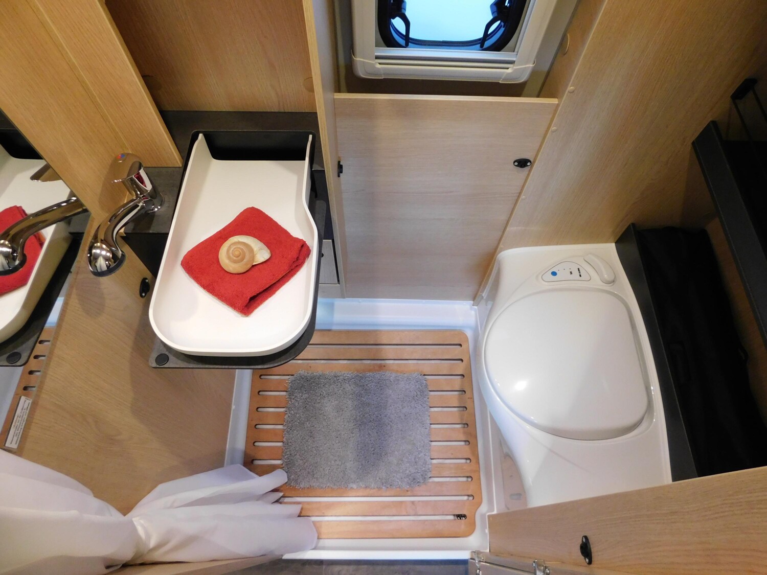 Sunlight Vanlife 540 AWT iso+beheizt, Fenster hi.re. - Bild 15