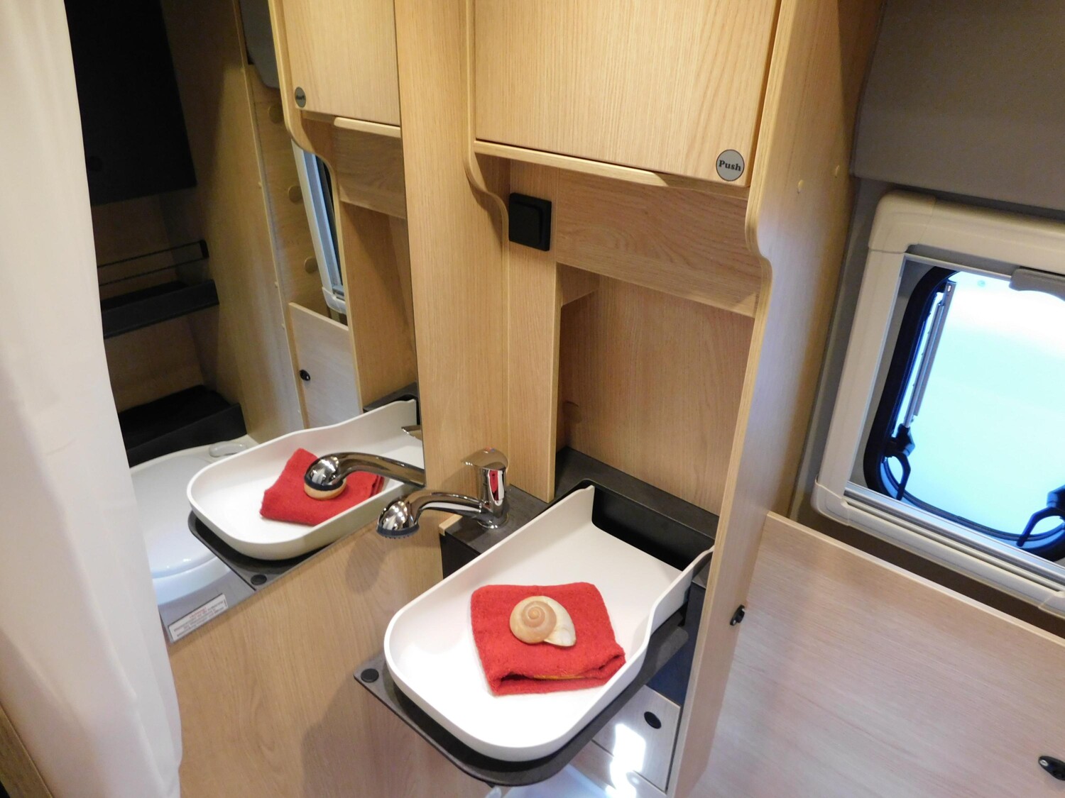 Sunlight Vanlife 540 AWT iso+beheizt, Fenster hi.re. - Bild 16