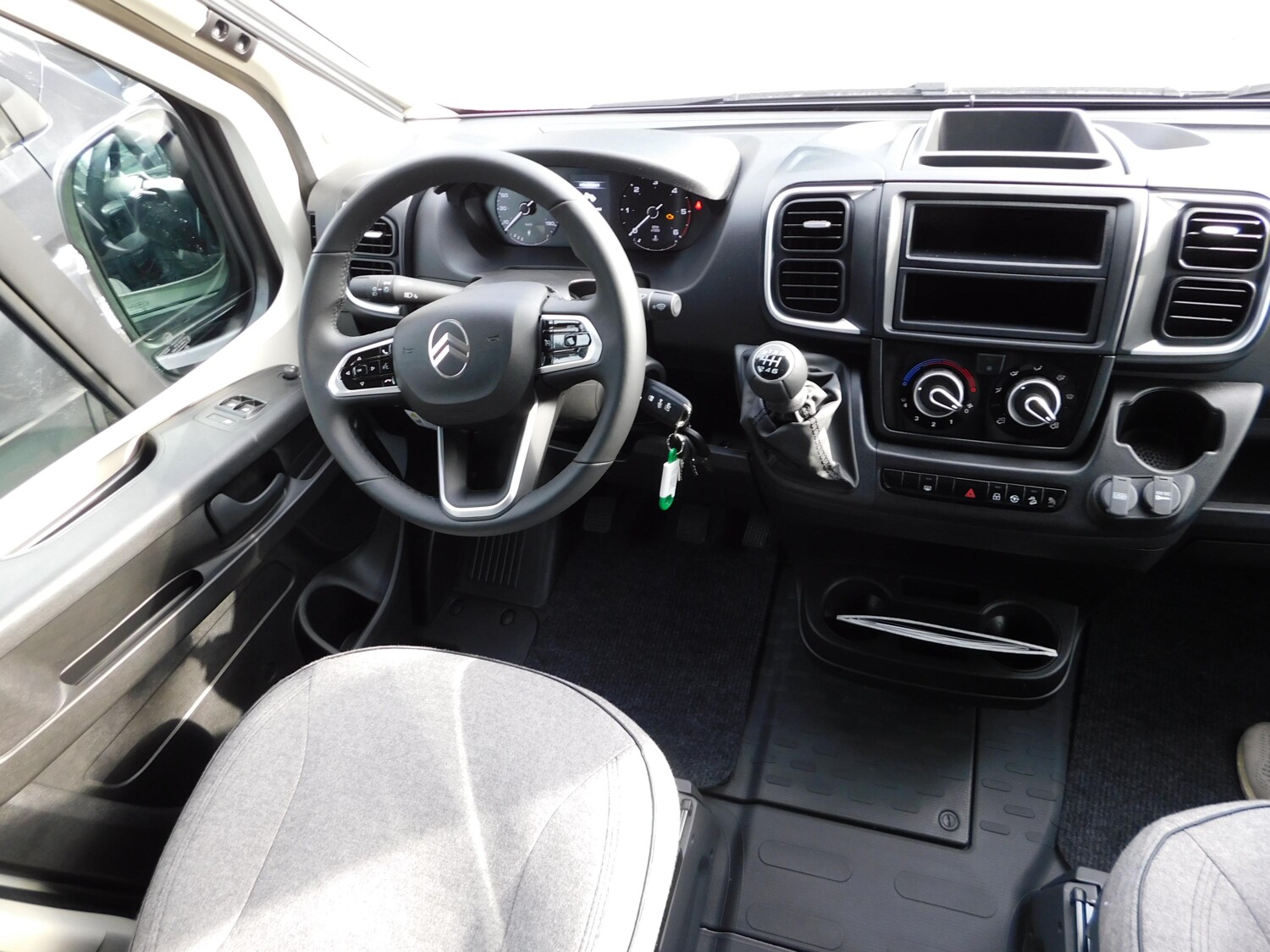 Sunlight Vanlife 540 AWT iso+beheizt, Fenster hi.re. - Bild 8