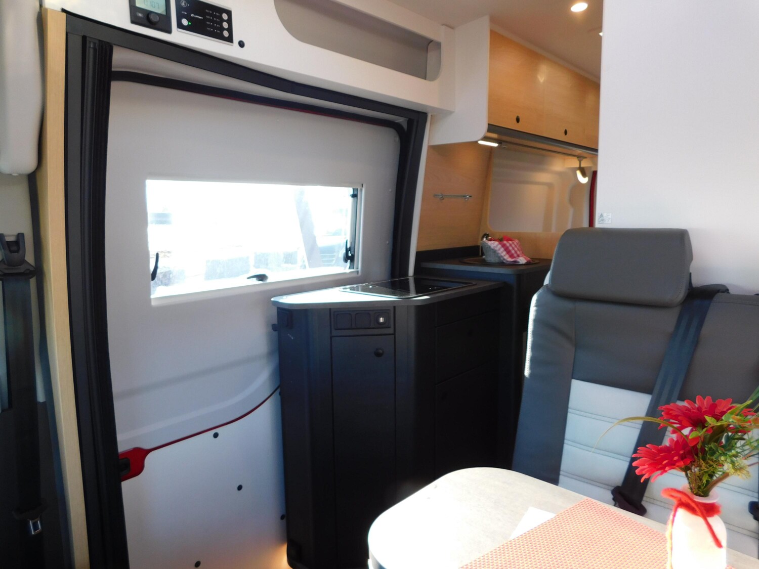 Sunlight Cliff 4x4 590 Combi4D,AHK,Xenon,AWT iso+beheizt - Bild 10