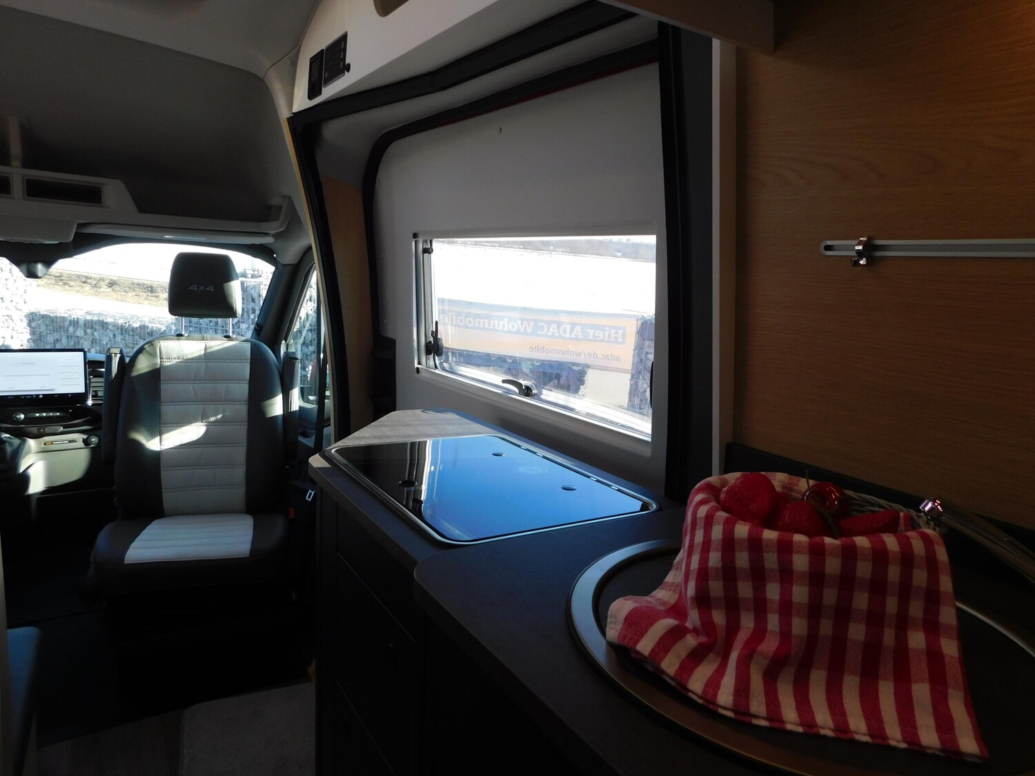 Sunlight Cliff 4x4 590 Combi4D,AHK,Xenon,AWT iso+beheizt - Bild 11