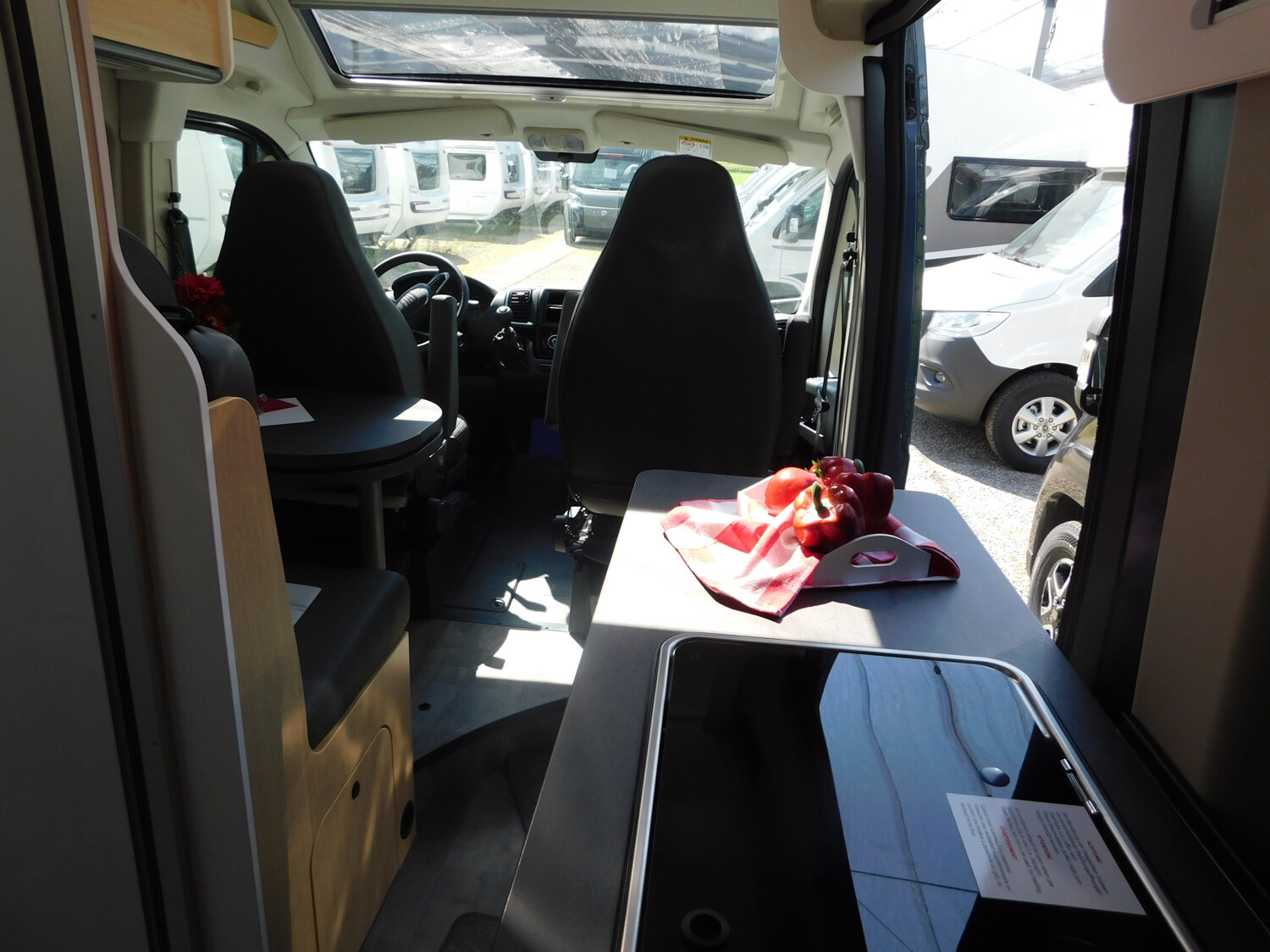 Sunlight Cliff X 600 Maxi-Chassis, Schwenkbad, Skyroof - Bild 17