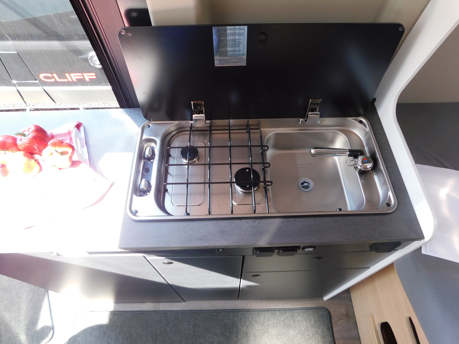 Sunlight Cliff X 600 Maxi-Chassis, Schwenkbad, Skyroof - Bild 12