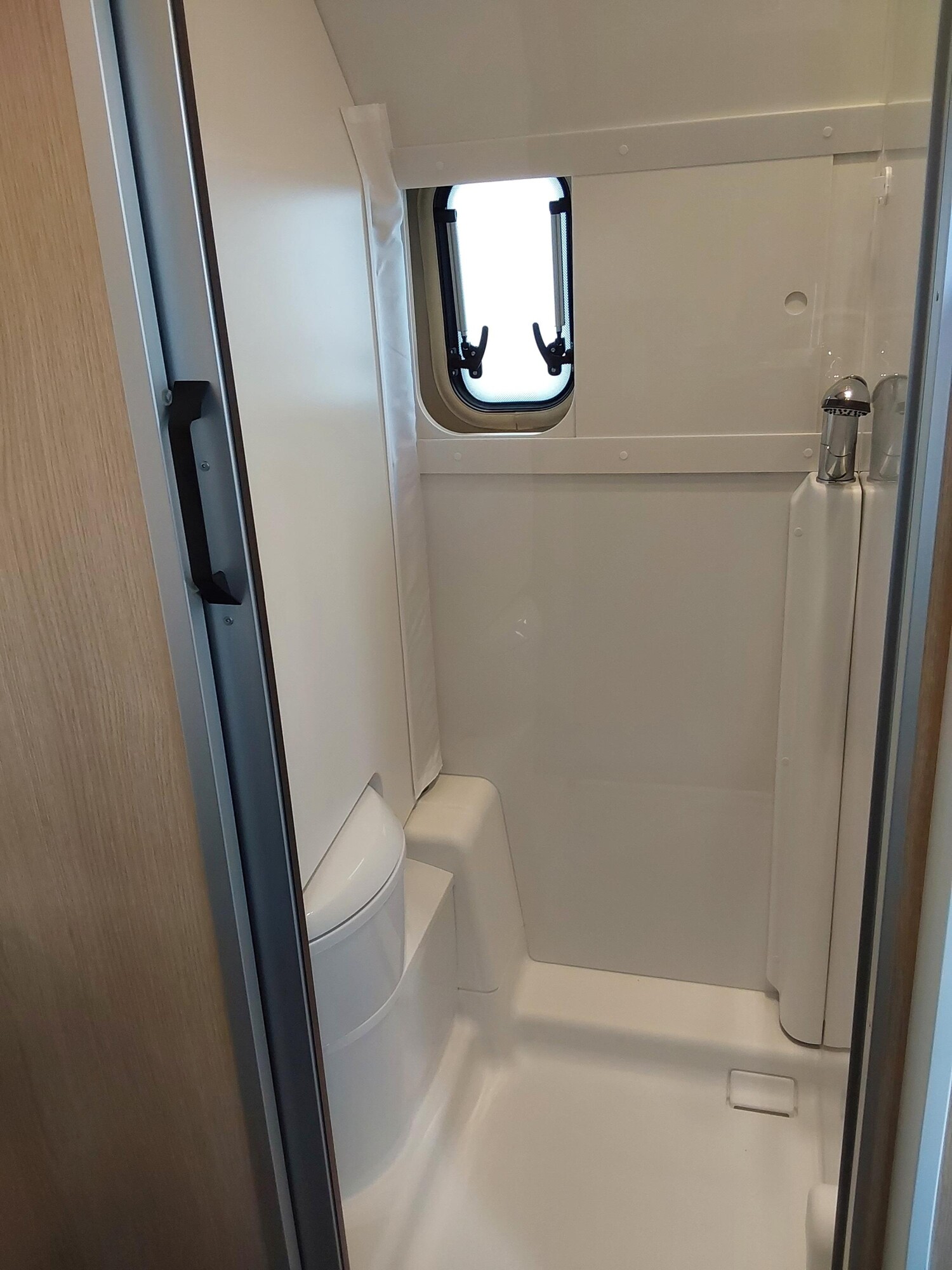 Sunlight Cliff X 600 Automatik, Schlafdach - Bild 11