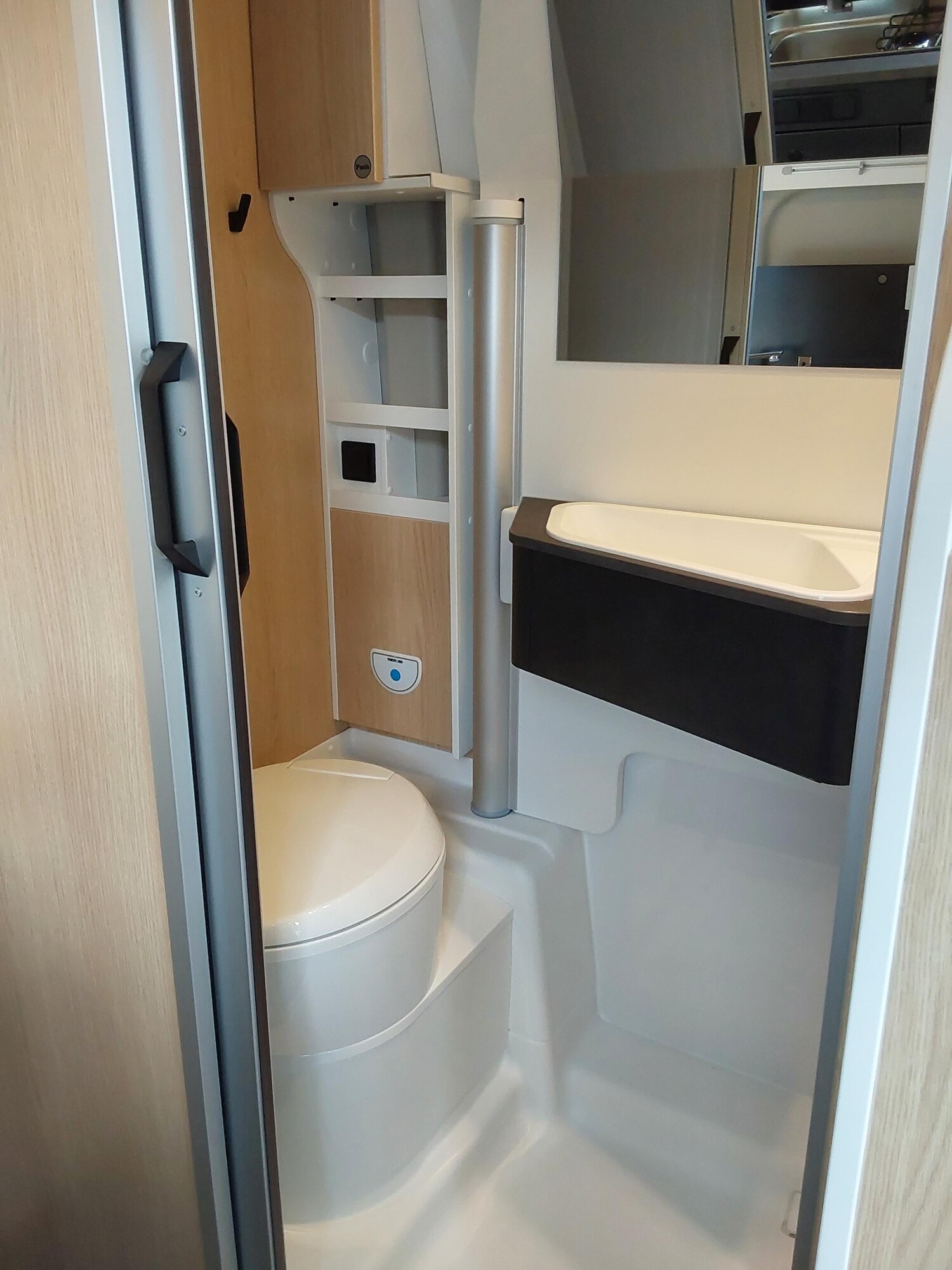 Sunlight Cliff X 600 Automatik, Schlafdach - Bild 10