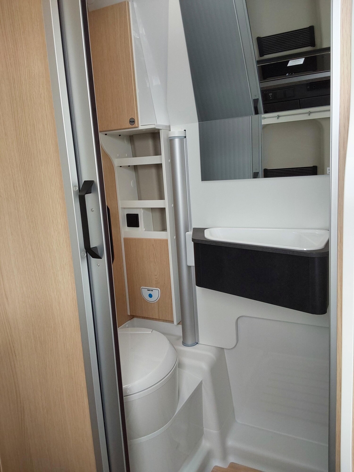 Sunlight Cliff X 600 OHNE Schlafdach,ACC,Combi4D,Digitalp - Bild 10