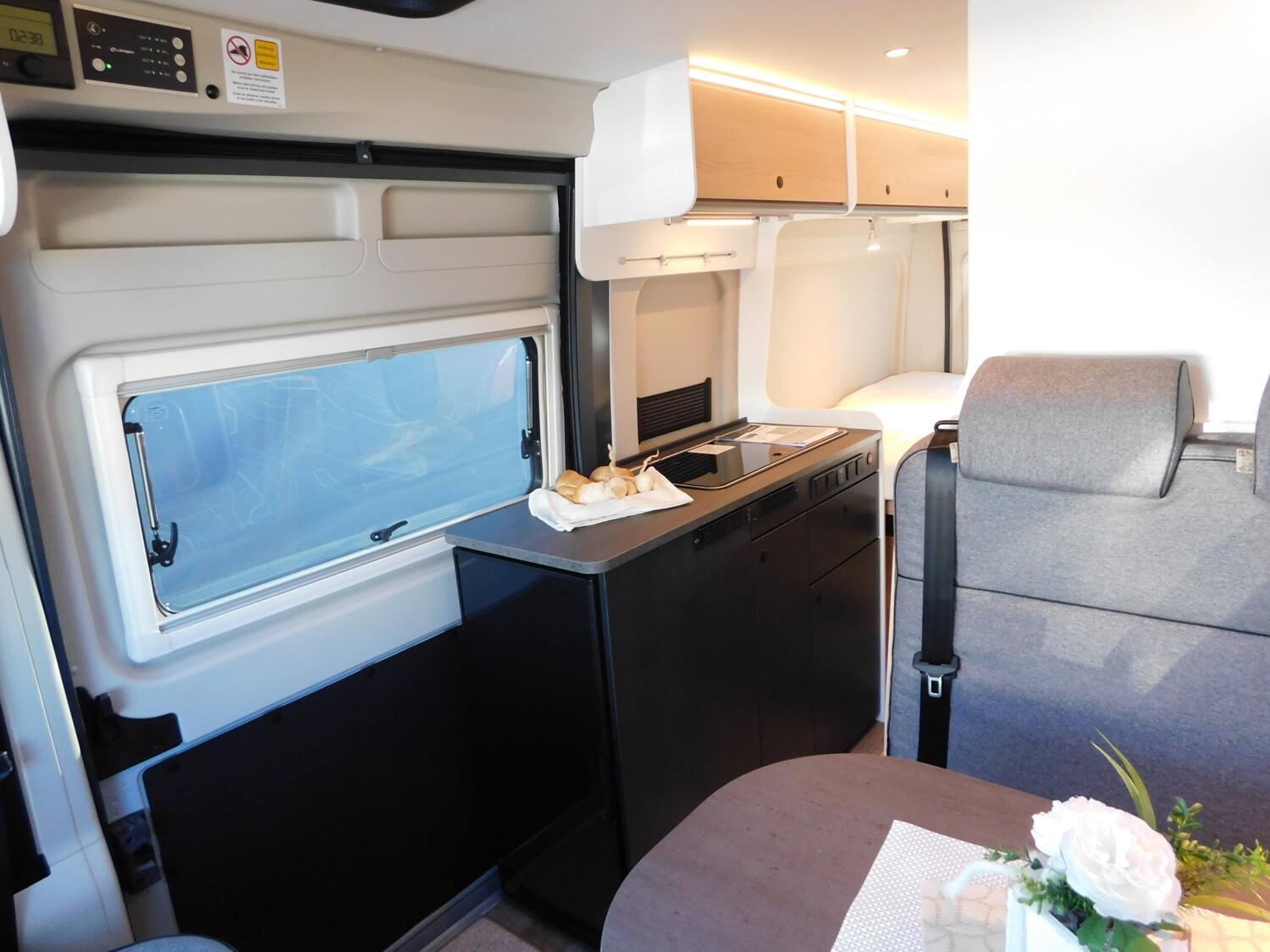 Sunlight Cliff X 600 Schlafdach+ACC+180/Automatik+Combi4D - Bild 10