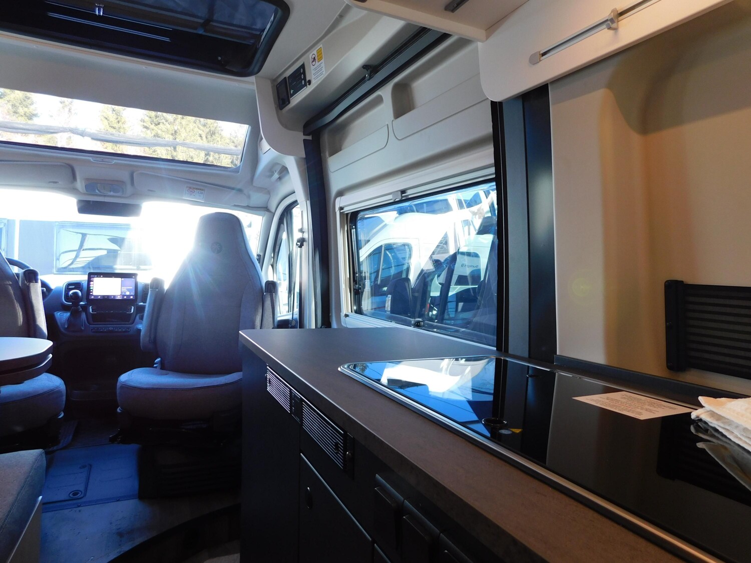 Sunlight Cliff X 600 Schlafdach+ACC+180/Automatik+Combi4D - Bild 11